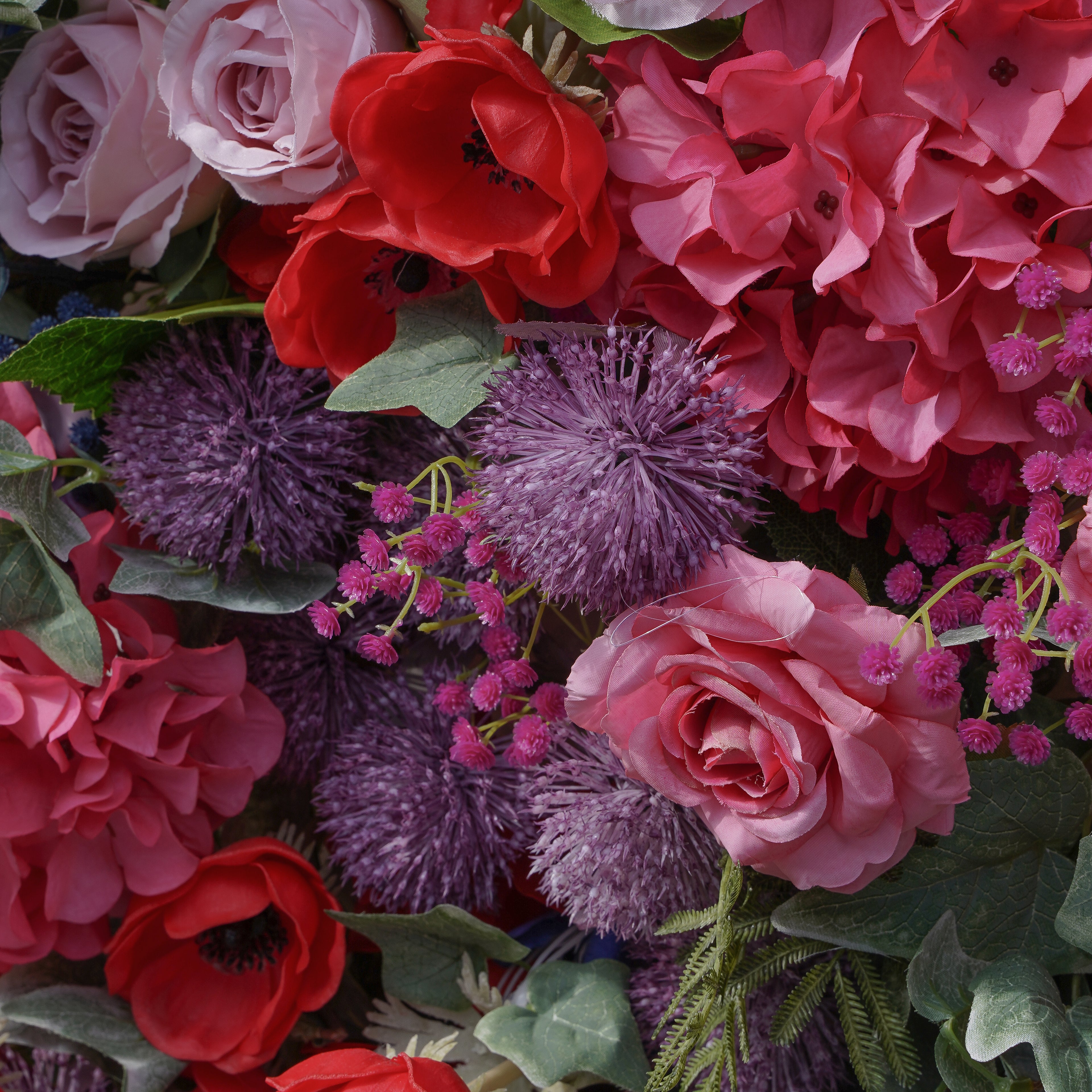 Rose Morning???The flower walls are made of artificial flowers in various colors, layered at different levels to create a lush, elegant and natural look. The exclusive zipper design and roll-up design make it easy to install and remove.??¨¤