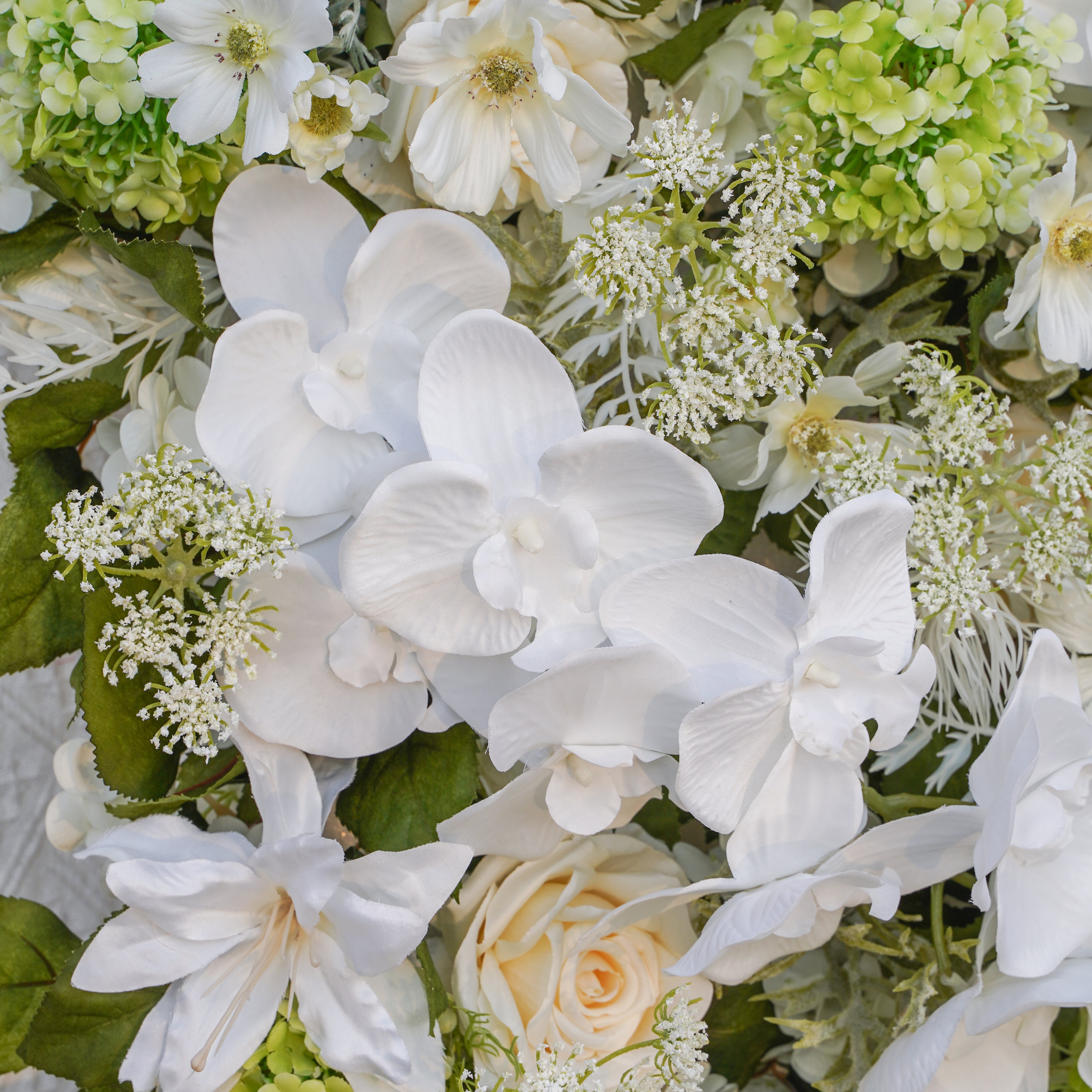 Rose Morning???The flower walls are made of artificial flowers in various colors, layered at different levels to create a lush, elegant and natural look. The exclusive zipper design and roll-up design make it easy to install and remove.??¨¤