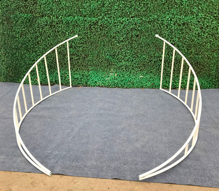 J018: New wedding background decoration flower arch is a flower arch for wedding background decoration, made of metal, easy to assemble and disassemble. Made of artificial flowers, this floral arch is available in a variety of colors to match your wedding theme. Big enough for your guests to take pictures and keep. This floral arch is the perfect decoration for any wedding and is sure to impress your guests.