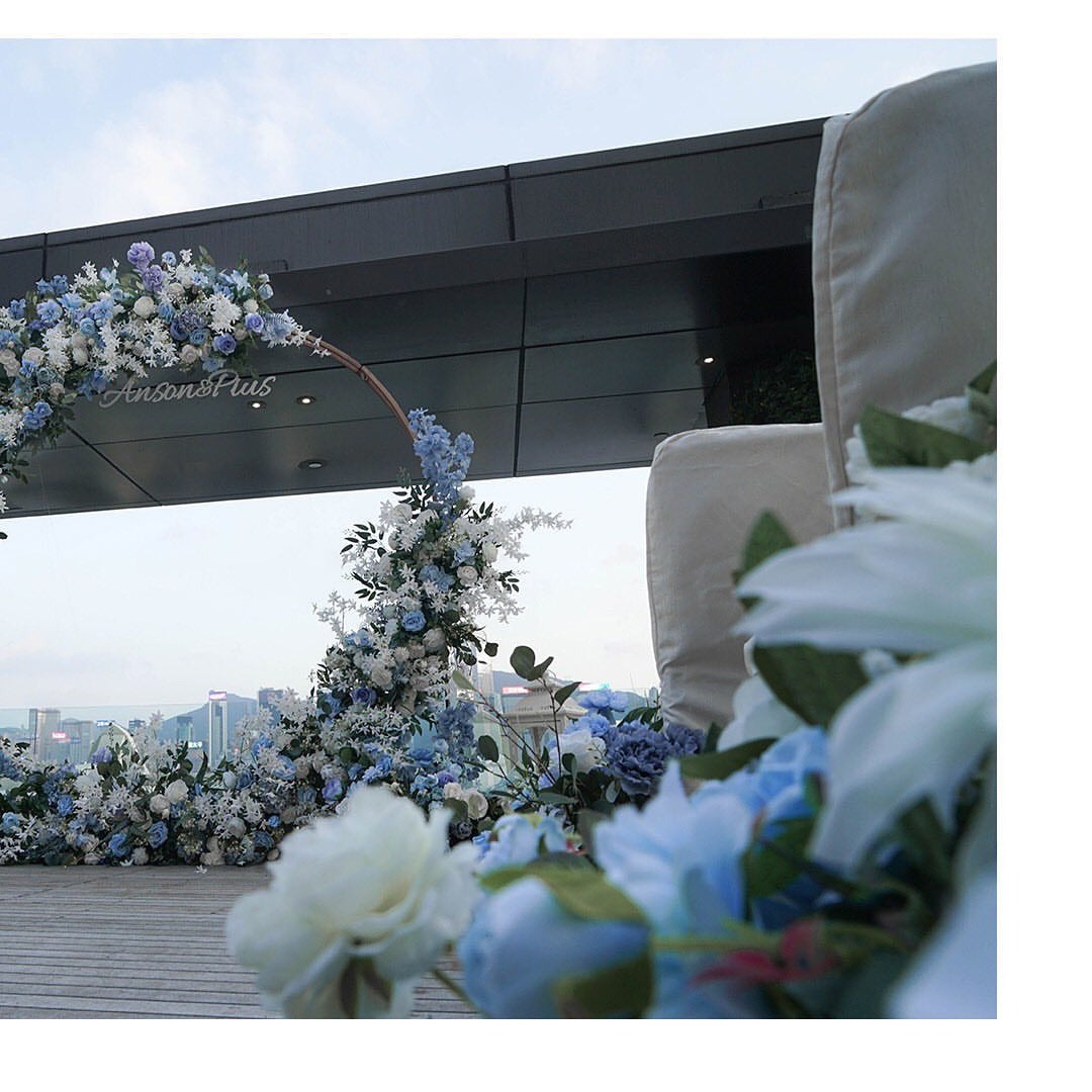 This Lena floral arch is the perfect backdrop for any wedding or event. It is made of high-quality materials and is easy to assemble and disassemble. The arches are made of metal and the garlands are made of artificial flowers. Wreaths are available in a variety of colors to match your wedding theme. Big enough for your guests to take pictures and keep. This decoration is the perfect addition to any wedding or event and is sure to impress your guests.