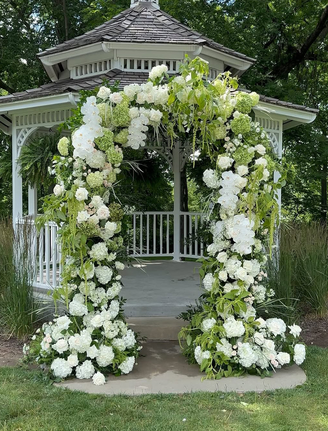 Custom Floral Arch – Style 010:2025 New Wedding Party Background Floral Arch Decoration + 2 Silk flower ground runners