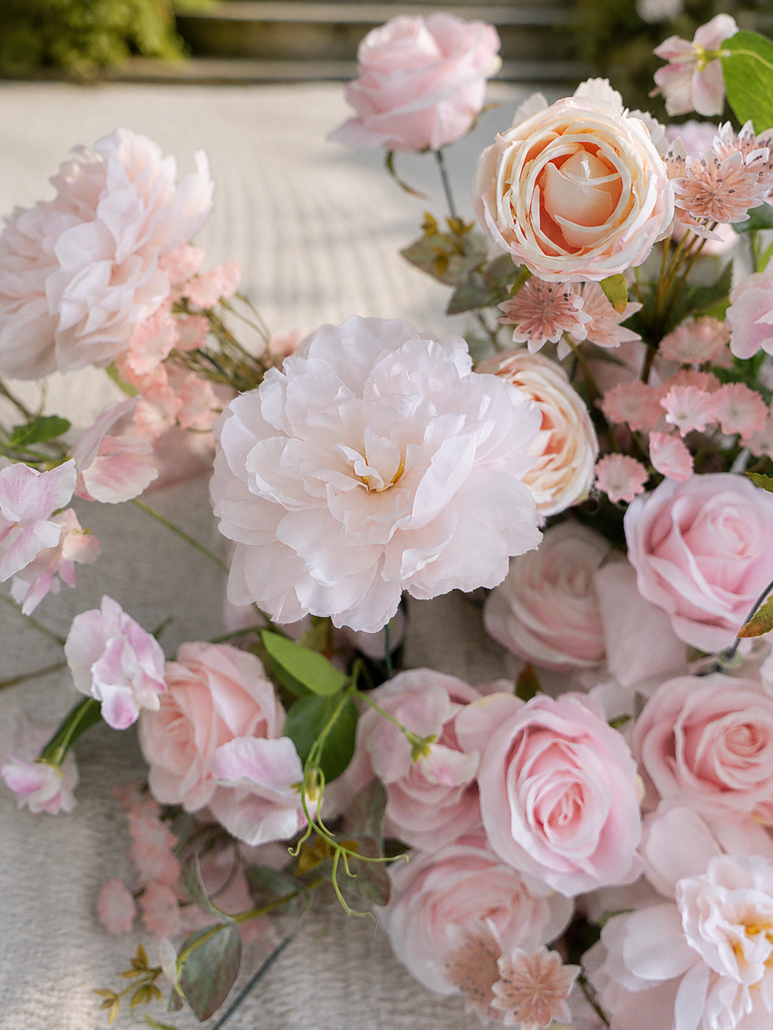 Avelisse：Pink Artificial Rose Arrangements, Wedding Aisle &amp; Table Decor Realistic Silk Flowers with Stable Base,Reusable,Ideal for Indoor Outdoor Ceremonies,Parties &amp; Table Centerpieces