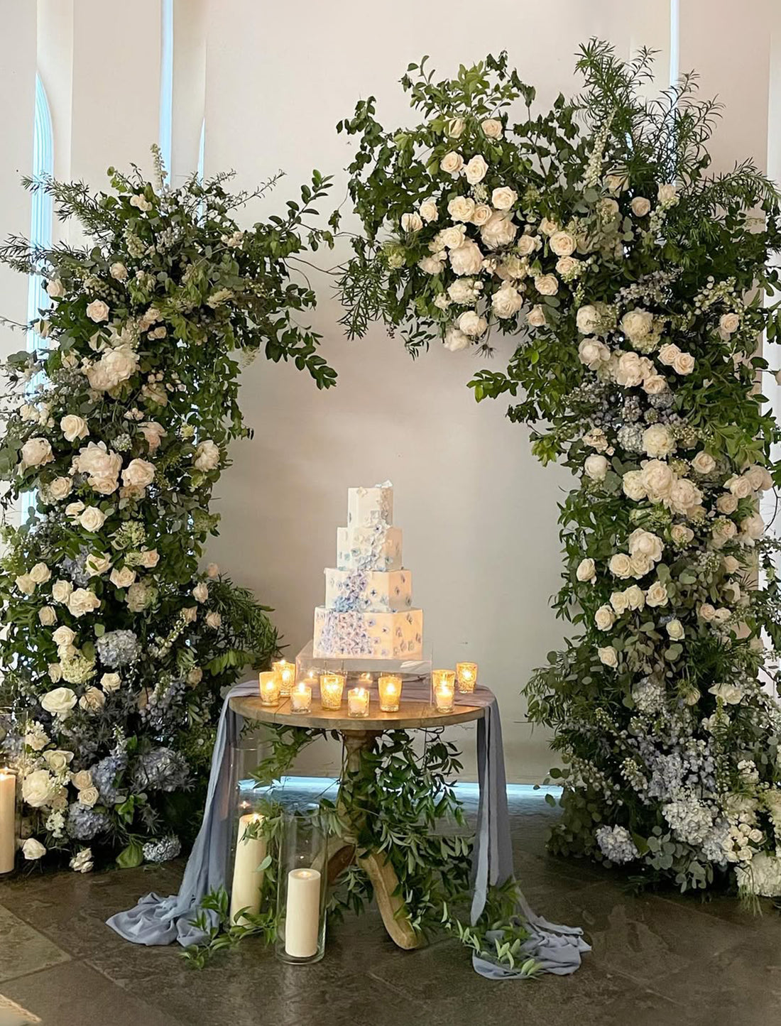 Custom Floral Arch – Style 020:2025 New Wedding Party Background Floral Arch Decoration