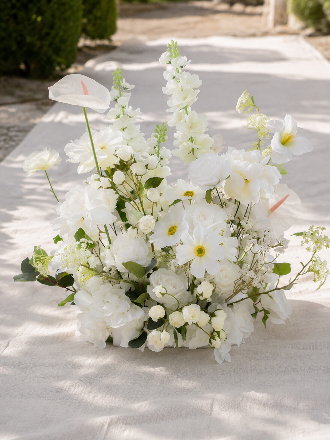 Seravelle(4Pcs)：White Shade Artificial Rose Arrangements, Wedding Aisle &amp; Table Decor Realistic Silk Flowers with Stable Base,Reusable,Ideal for Indoor Outdoor Ceremonies,Parties &amp; Table Centerpieces