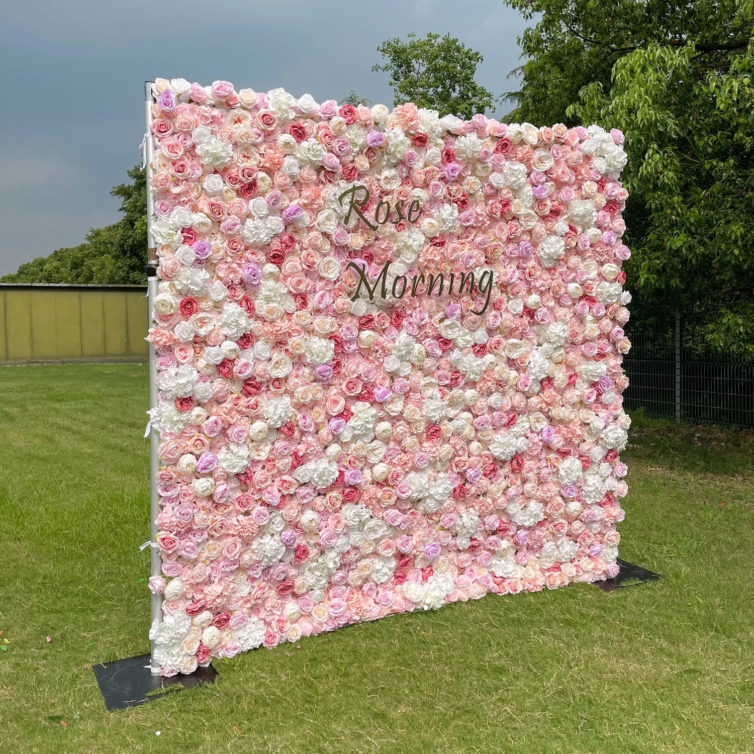 Allan：5D Fabric Artificial rolling up curtain flower wall