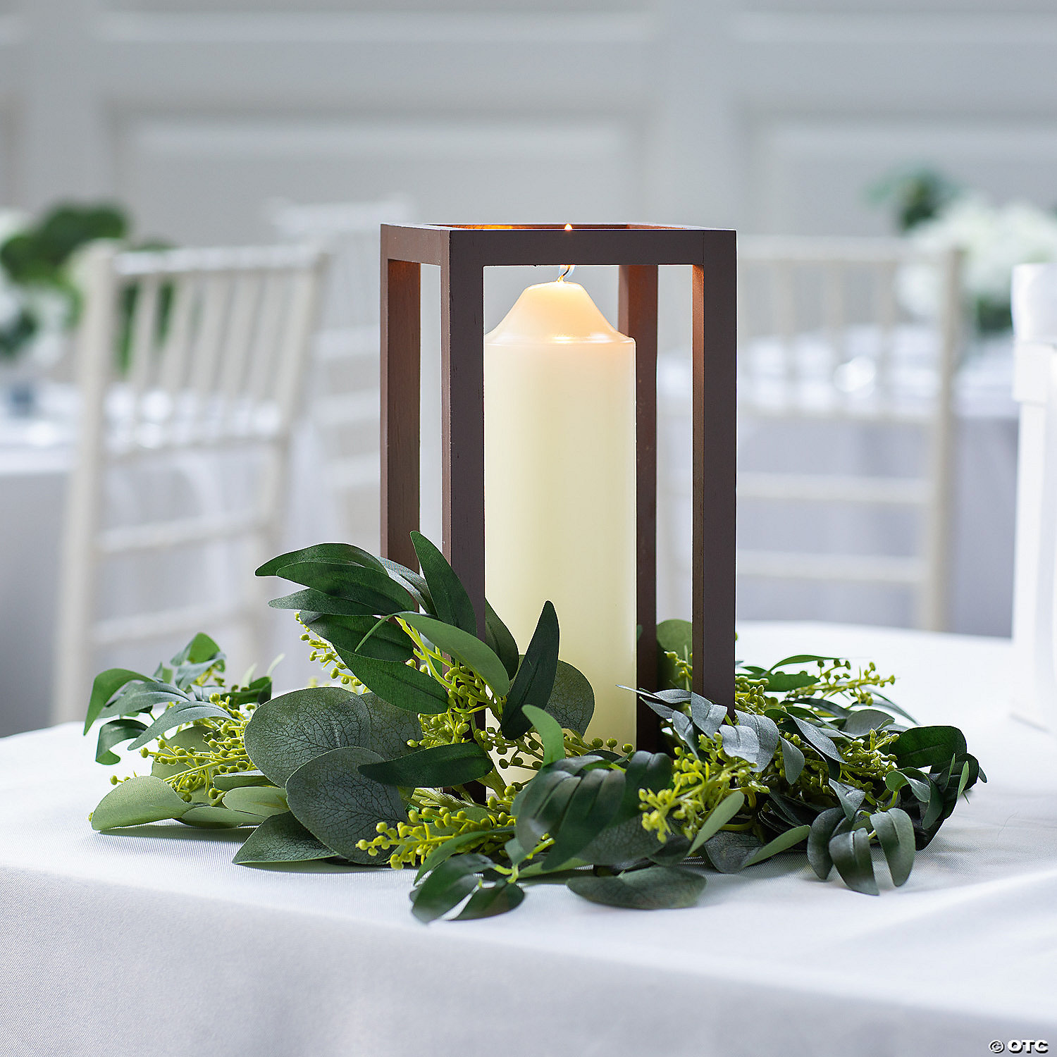 This wedding centerpiece table decoration set from Rose Morning is the perfect addition to any wedding. It includes various decorations that can be used to create a beautiful and unique table decoration. This set of decorations is easy to assemble and disassemble, so you can create a beautiful table decoration in minutes. This decoration is the perfect addition to any wedding and is sure to impress your guests.