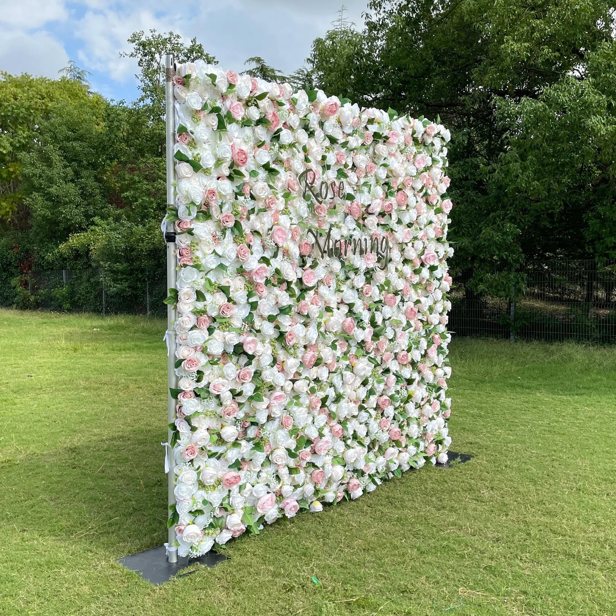 Cindy：5D Fabric Artificial rolling up curtain flower wall