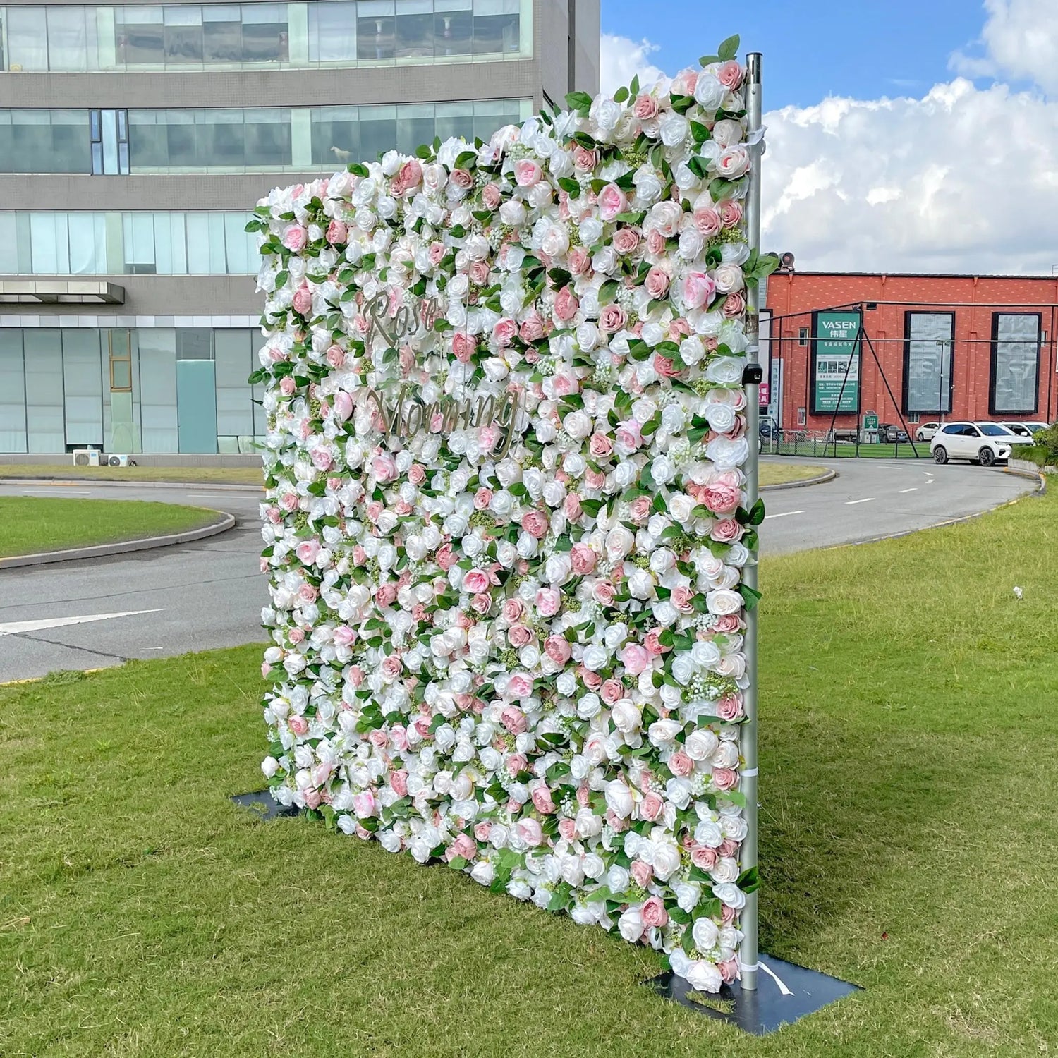 Cindy：5D Fabric Artificial rolling up curtain flower wall