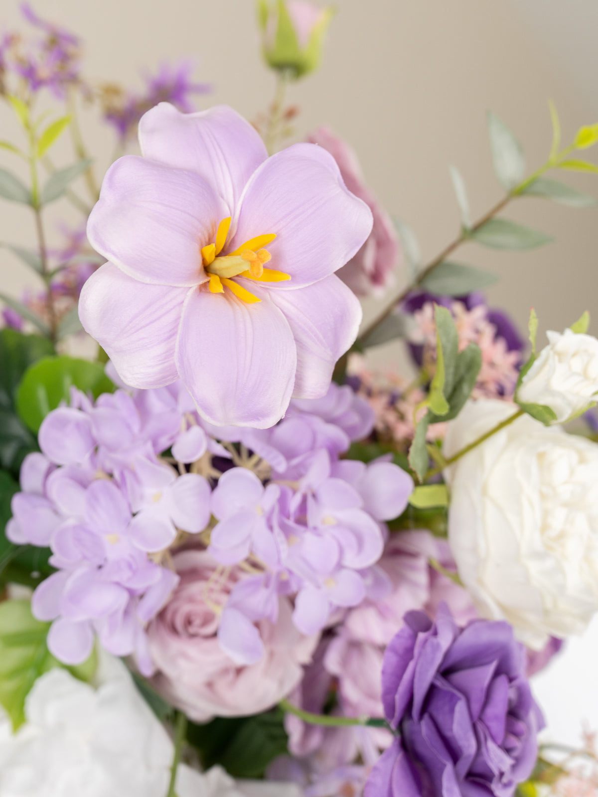 15-Inch Roses Ranunculus Lavender Welcome Sign Flower for Welcome Table and Reception in Violet Garden| Greta