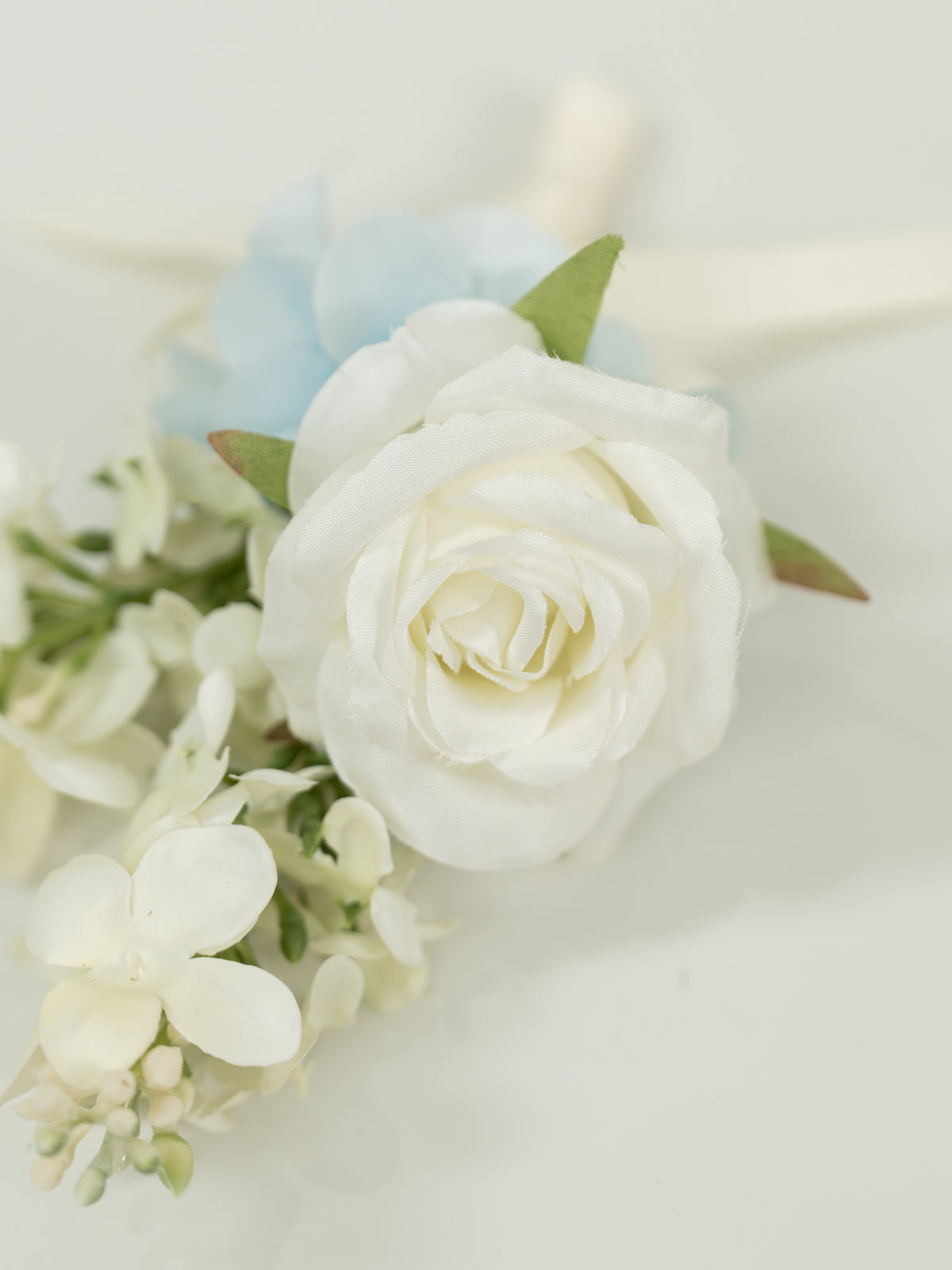 2.8" Elegant Spray Roses &amp; Salvia Groomsmen&