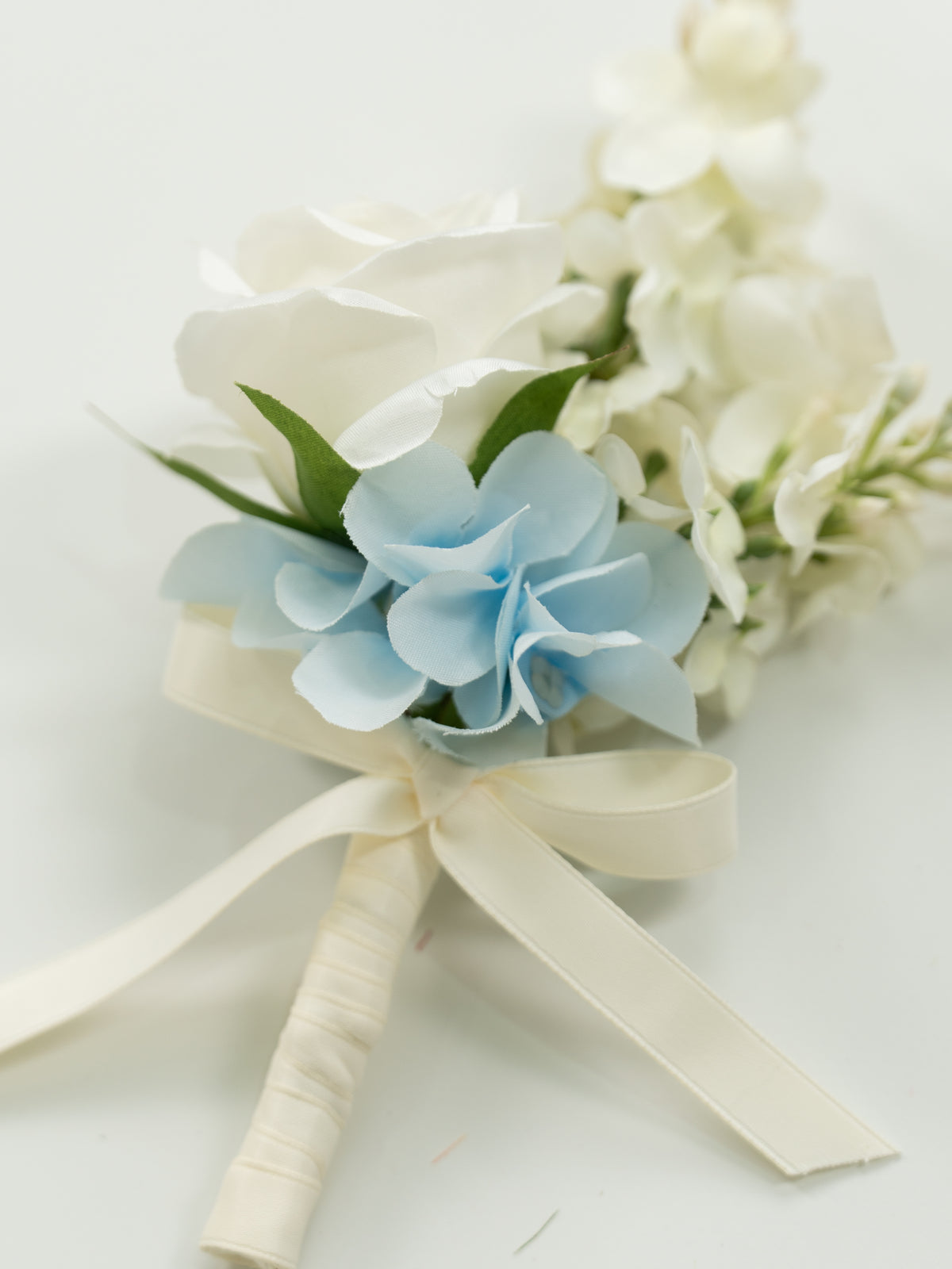 2.8" Elegant Spray Roses &amp; Salvia Groomsmen&