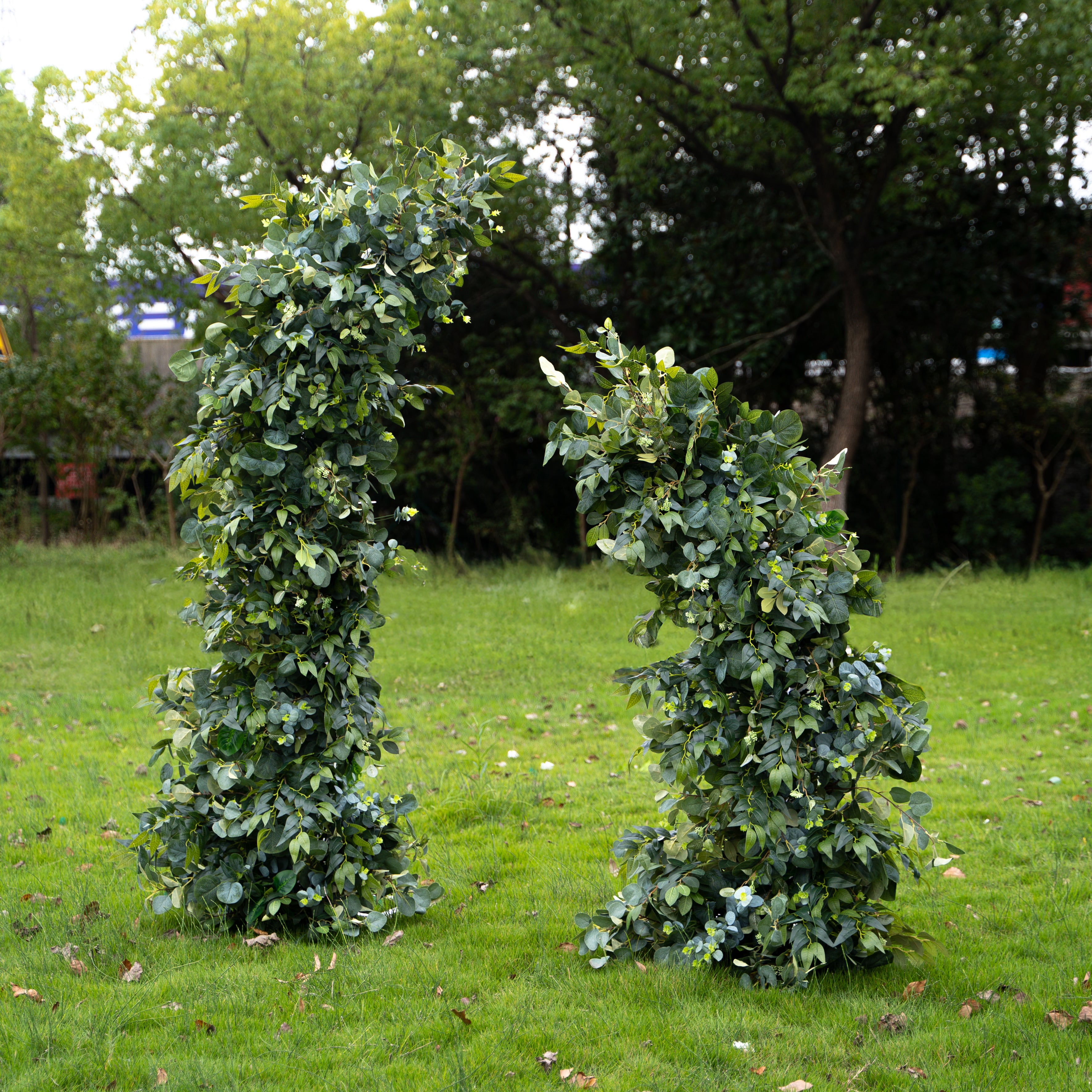 CP LA05: One Backdrop Artificial flower arch+100 Loose Flowers (White)