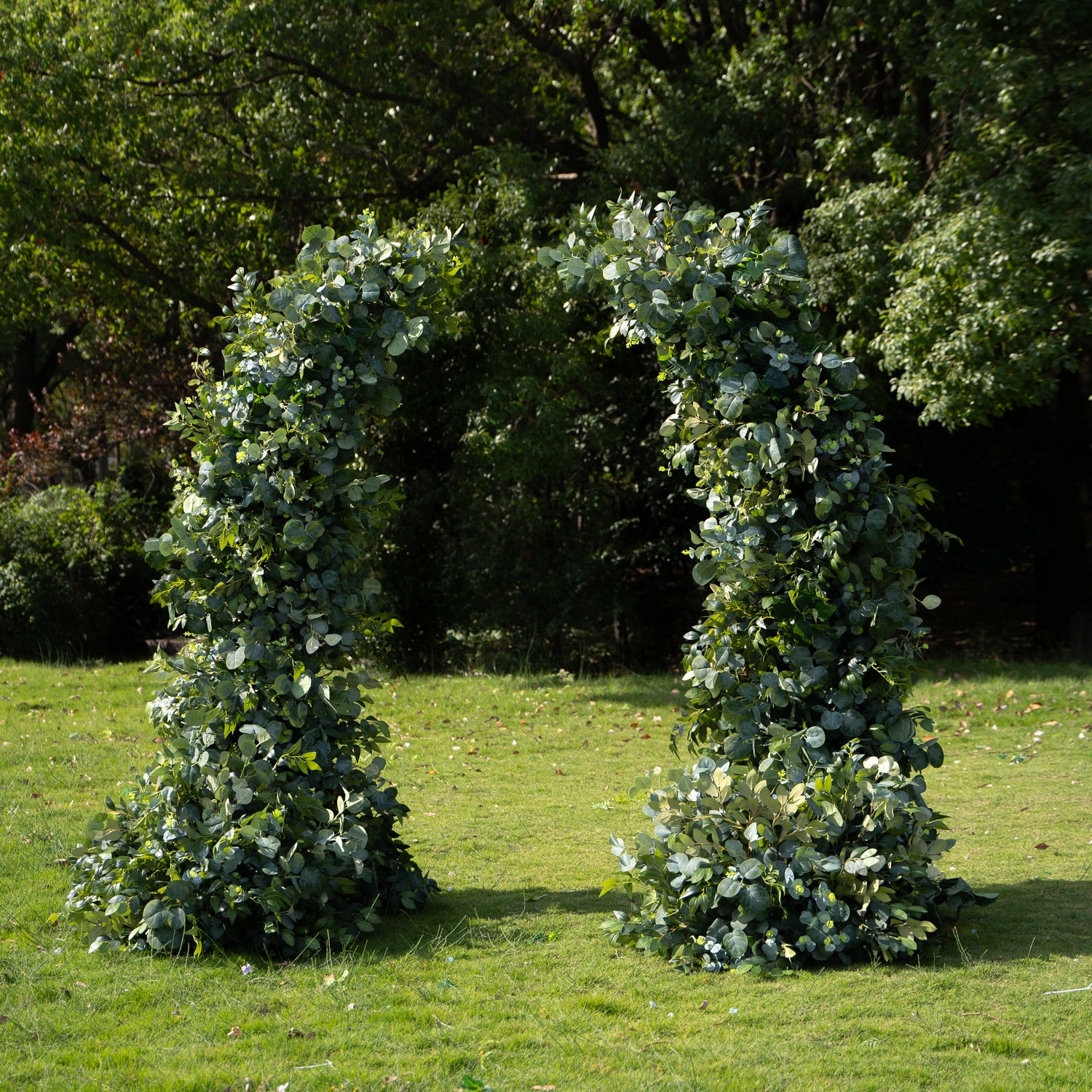 CA03：Wedding Party Background Floral Arch Decoration (Including Frame) + 2 Silk flower ground runners + 300 Loose Flowers