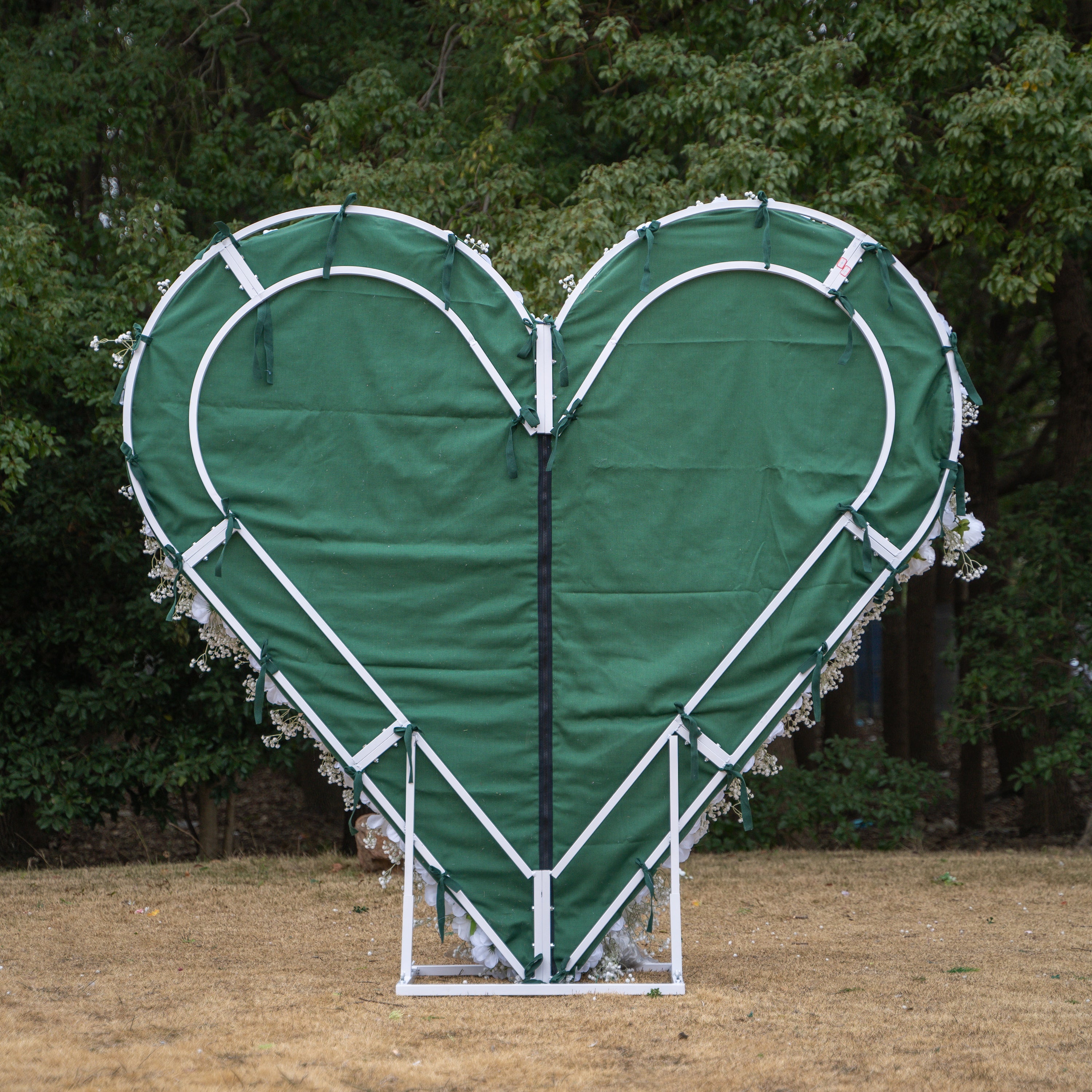 Auralis: 3D Romantic Crimson Heart-Shaped Artificial Floral Backdrop for Wedding &amp; Valentine&