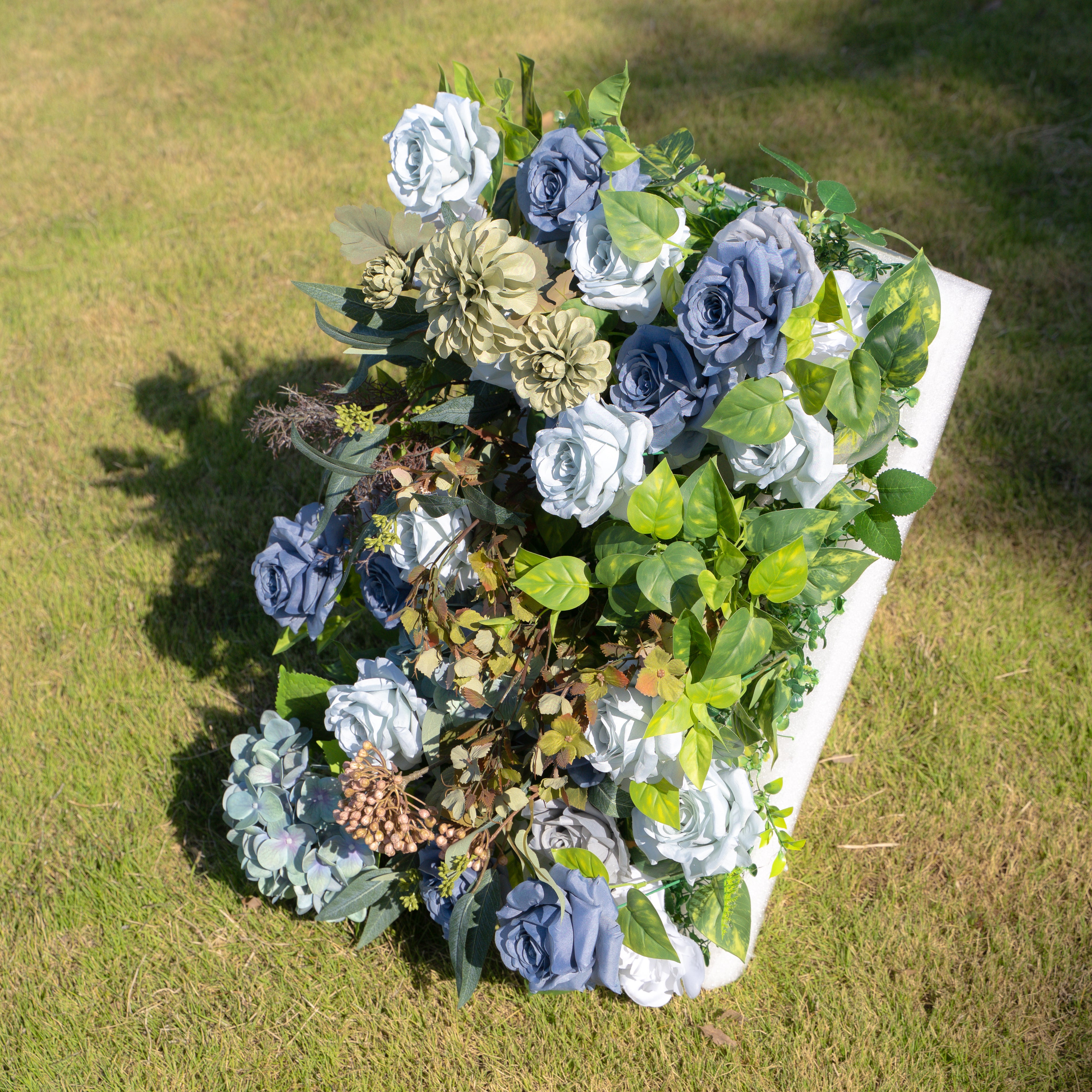 Maturo：5D Fabric Artificial rolling up curtain flower wall