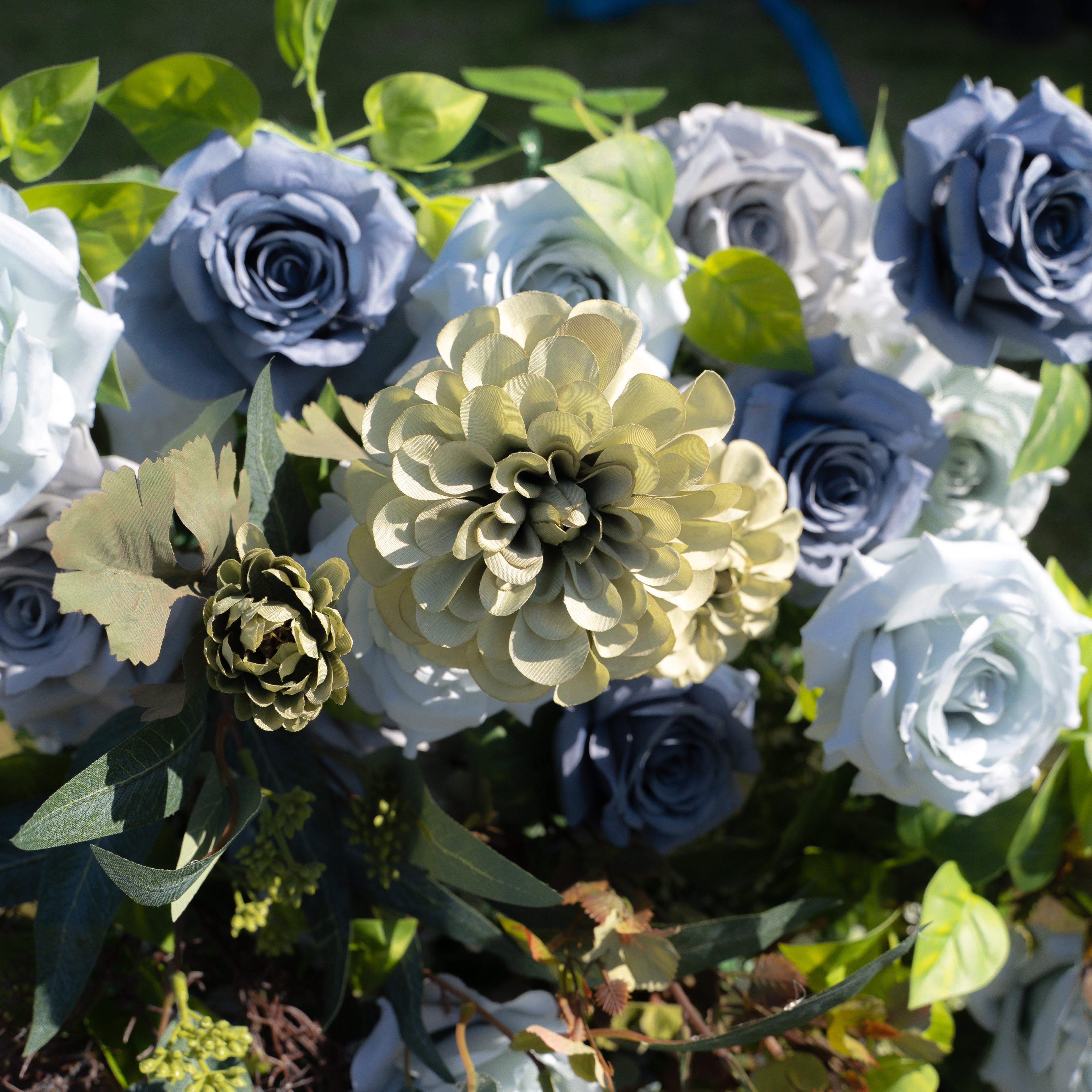 Maturo：5D Fabric Artificial rolling up curtain flower wall