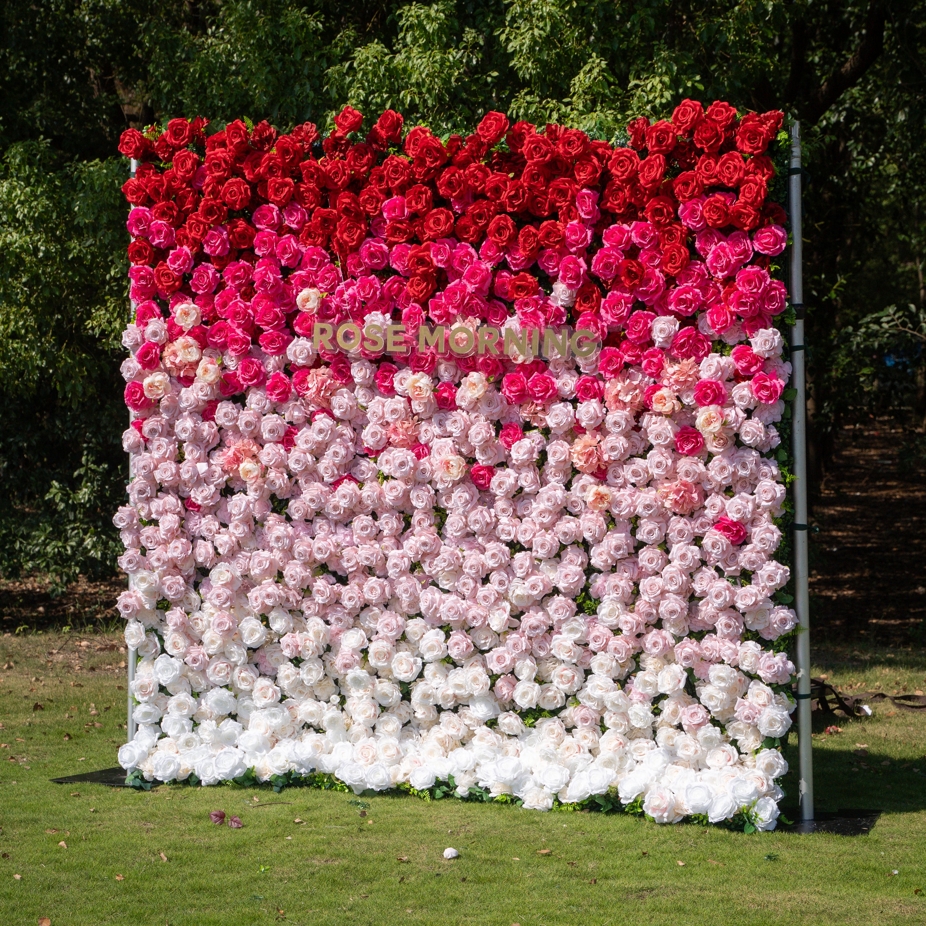 Buuz：3D Fabric Artificial rolling up curtain flower wall