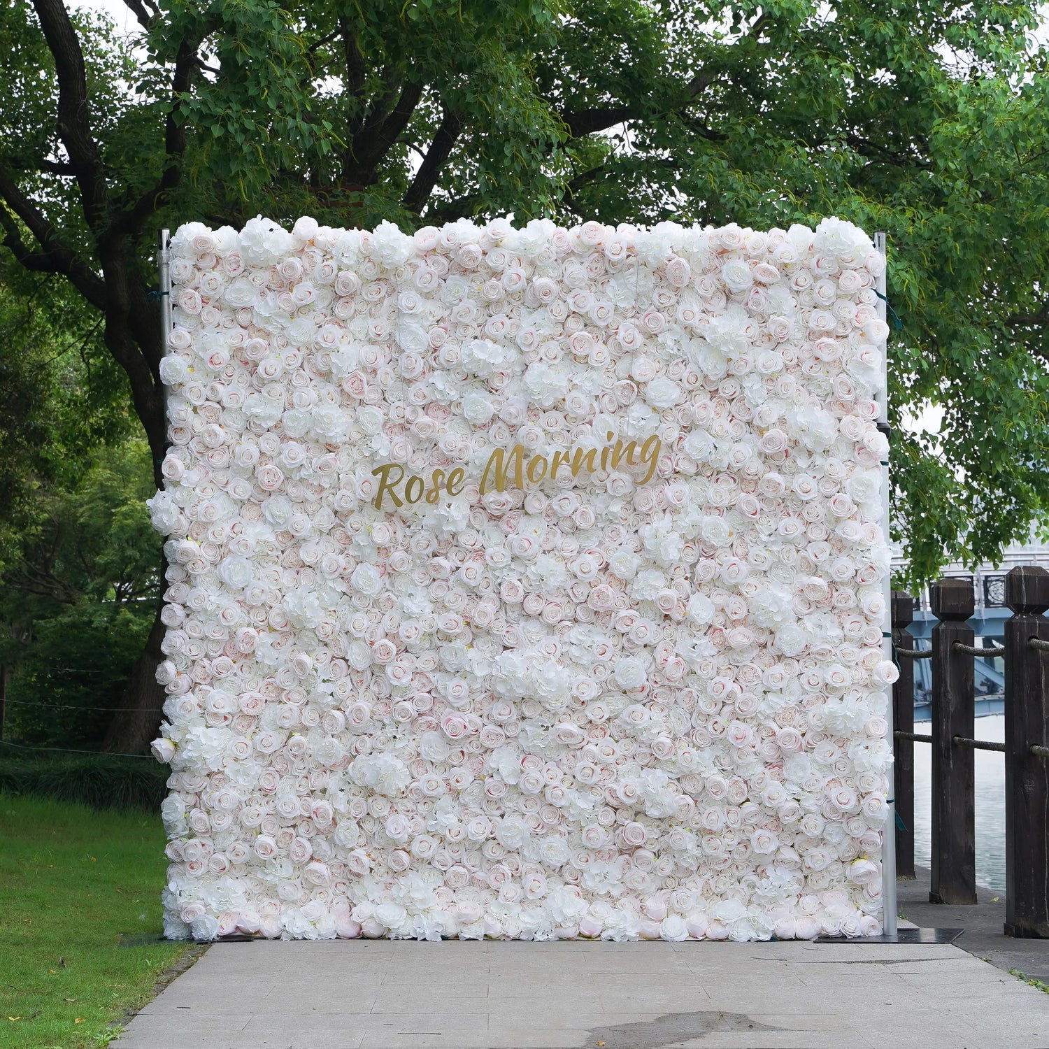 Daisy：4D Fabric Artificial rolling up curtain flower wall