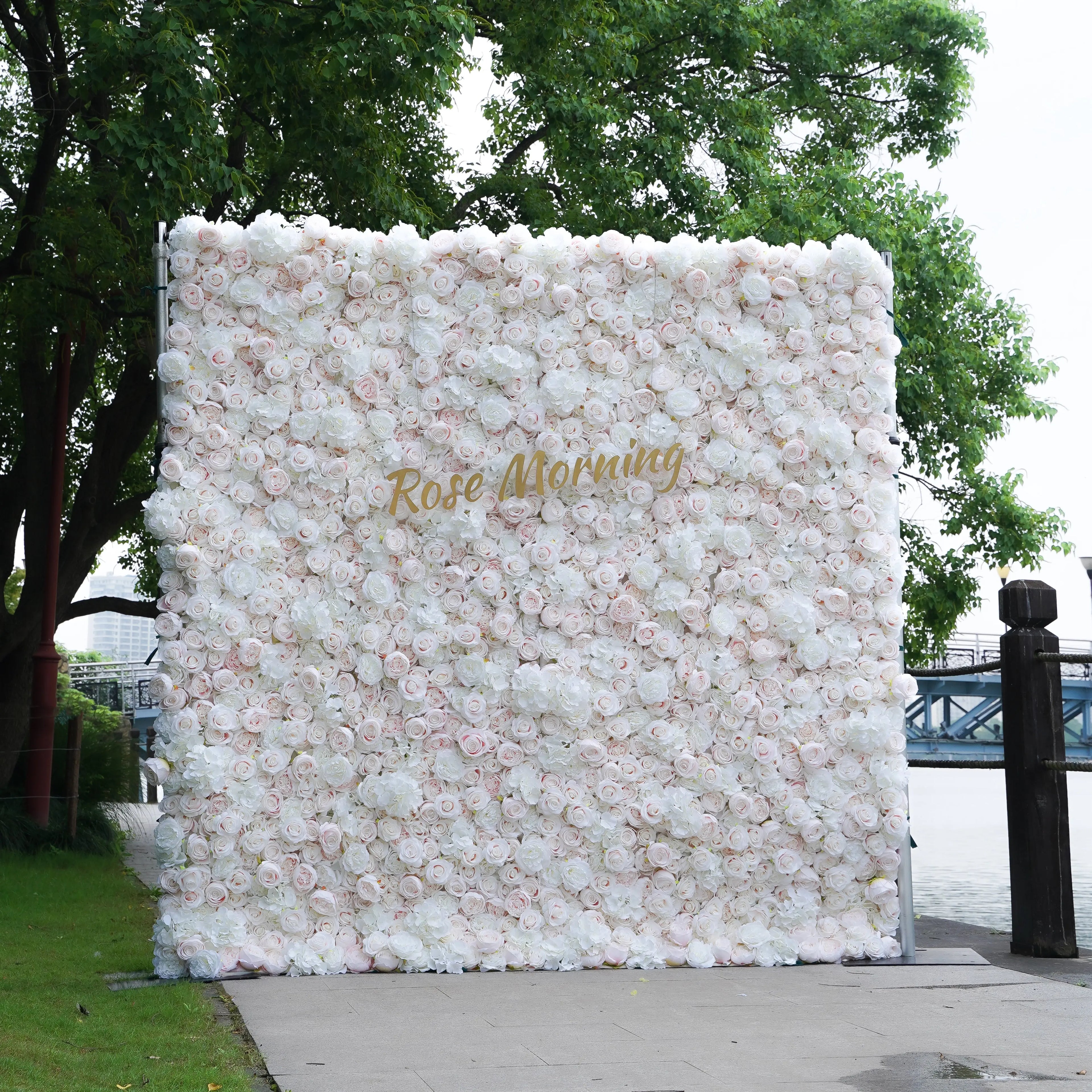 Daisy：4D Fabric Artificial rolling up curtain flower wall