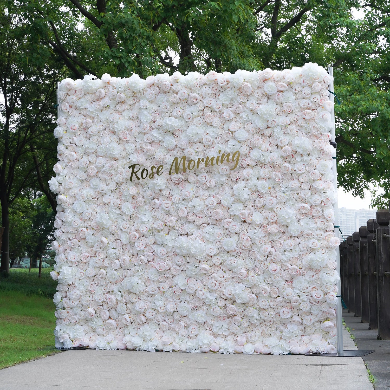 Daisy：4D Fabric Artificial rolling up curtain flower wall