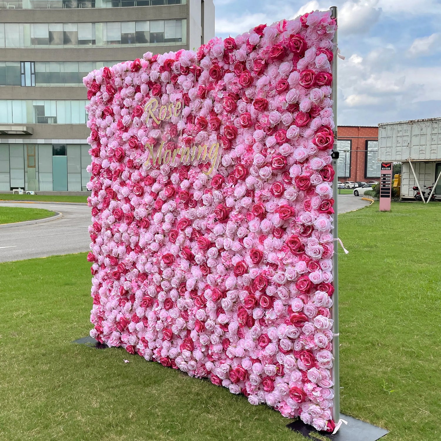 Dress：3D Fabric Artificial rolling up curtain flower wall