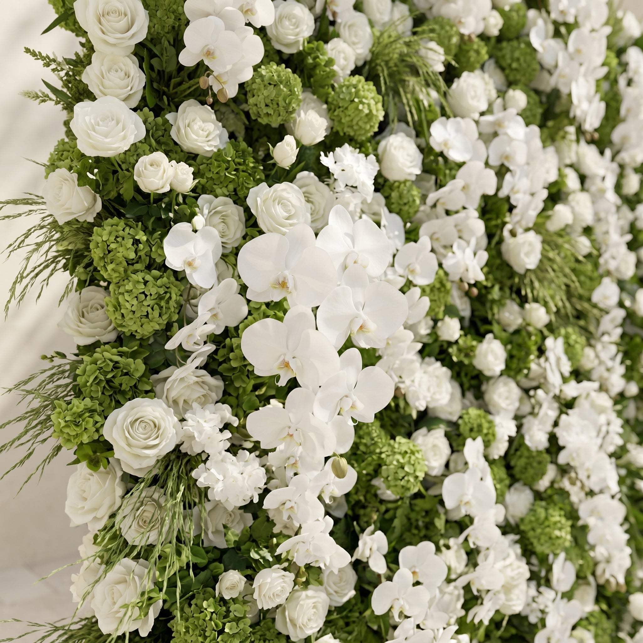 Evelaria: Luxury 5D White &amp; Green Silk Floral Wall Roll-Up Backdrop for Edgy Romantic Weddings