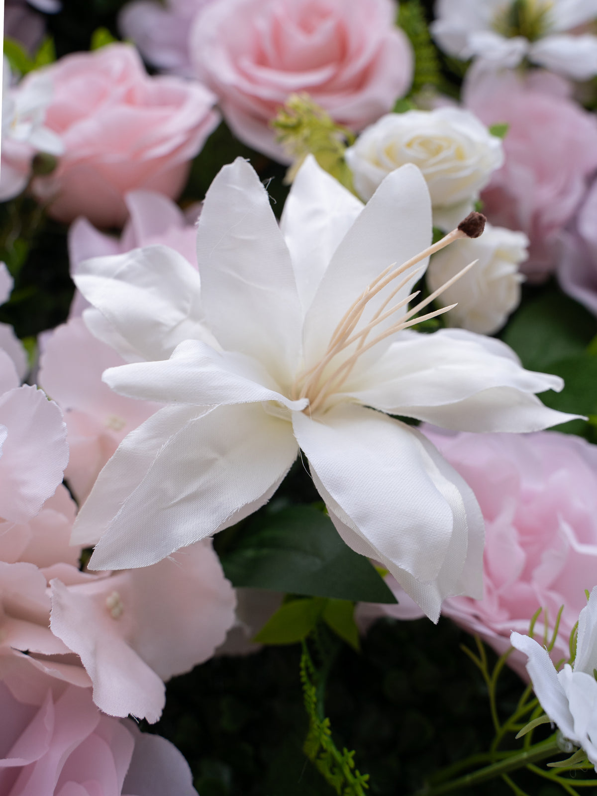 Gwenda: 3D Fabric Artificial Zip Up Curtain Flower Wall For Wedding and Events Decoration