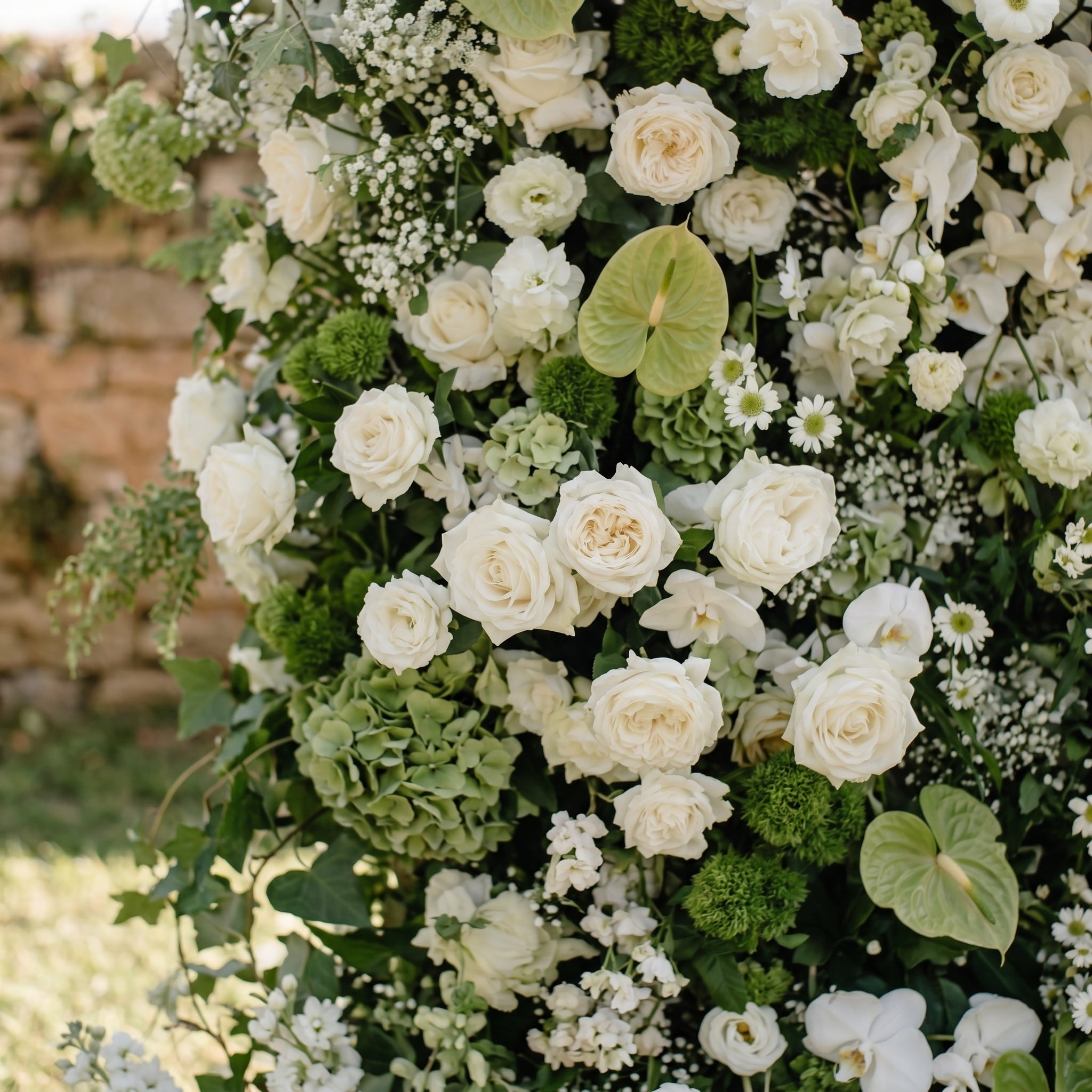 Marellina:5D Green &amp; Ivory White Silk Rose Flower Wall Roll-Up Fabric Backdrop for Romantic Weddings &amp; Proposals
