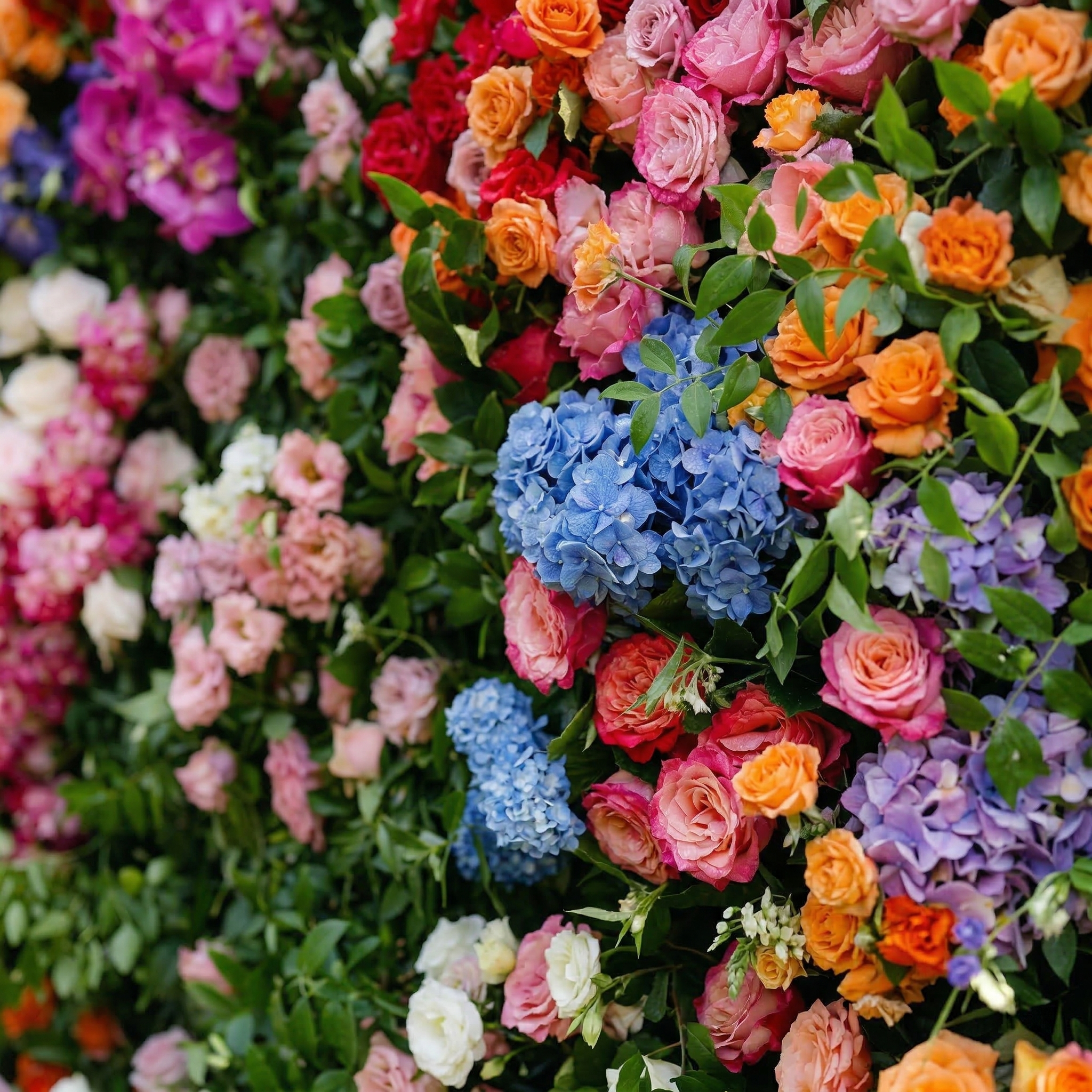Noirae: 5D Wildflower Mix &amp; Lush Greenery Silk Rose Flower Wall Roll-Up Fabric Backdrop for Garden Events Decor