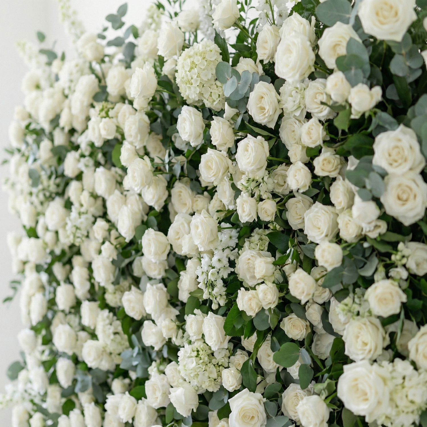 Orin: 5D Elegant White Silk Rose &amp; Greenery Wall Roll-Up Fabric Backdrop for Grand Garden Weddings &amp; Receptions
