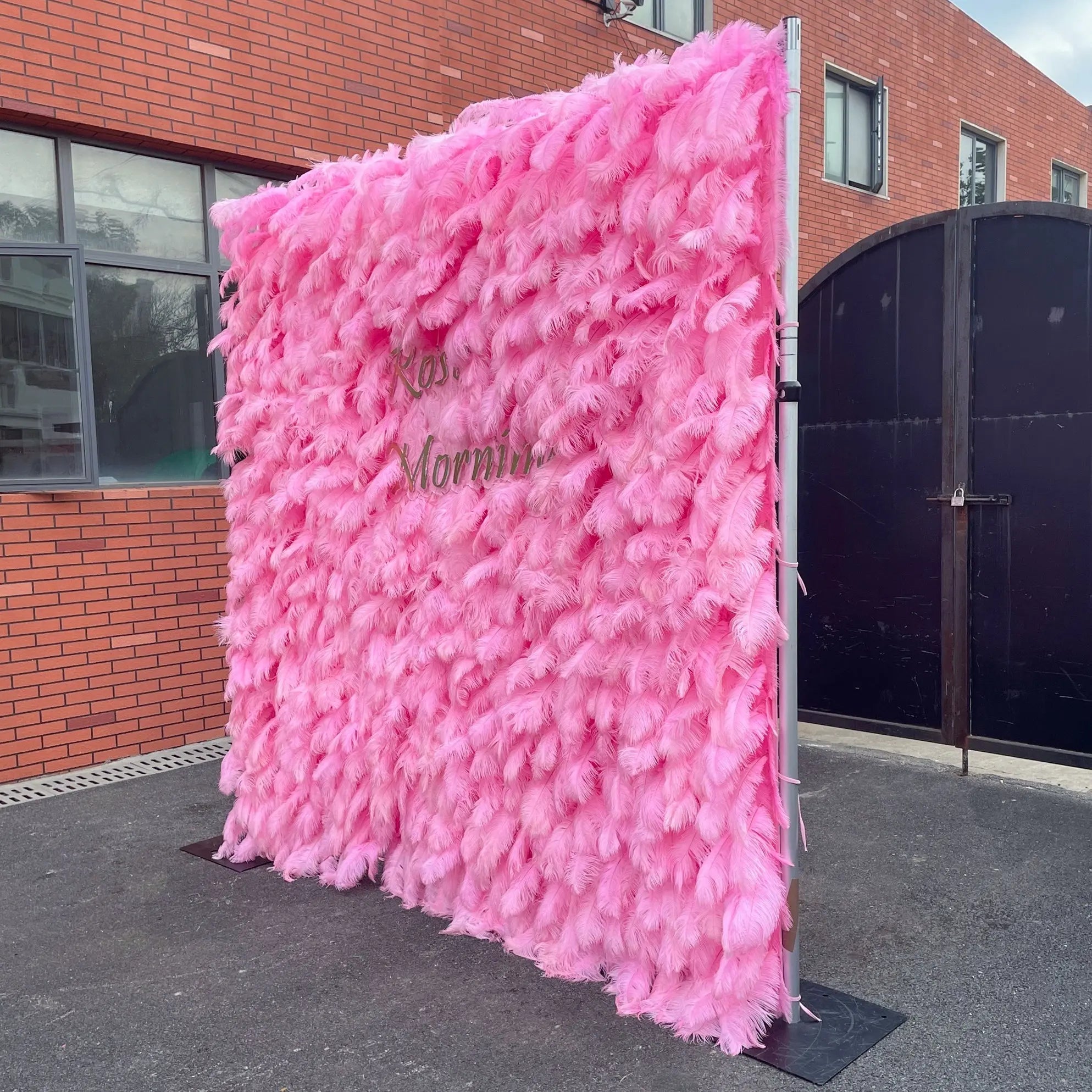 Pink Feather：5D Fabric Artificial rolling up curtain flower wall