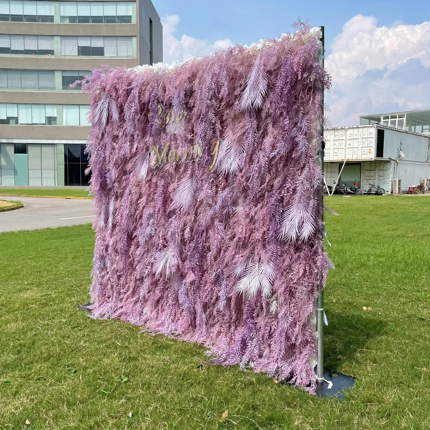 Purple Dream：5D Fabric Artificial rolling up curtain flower wall