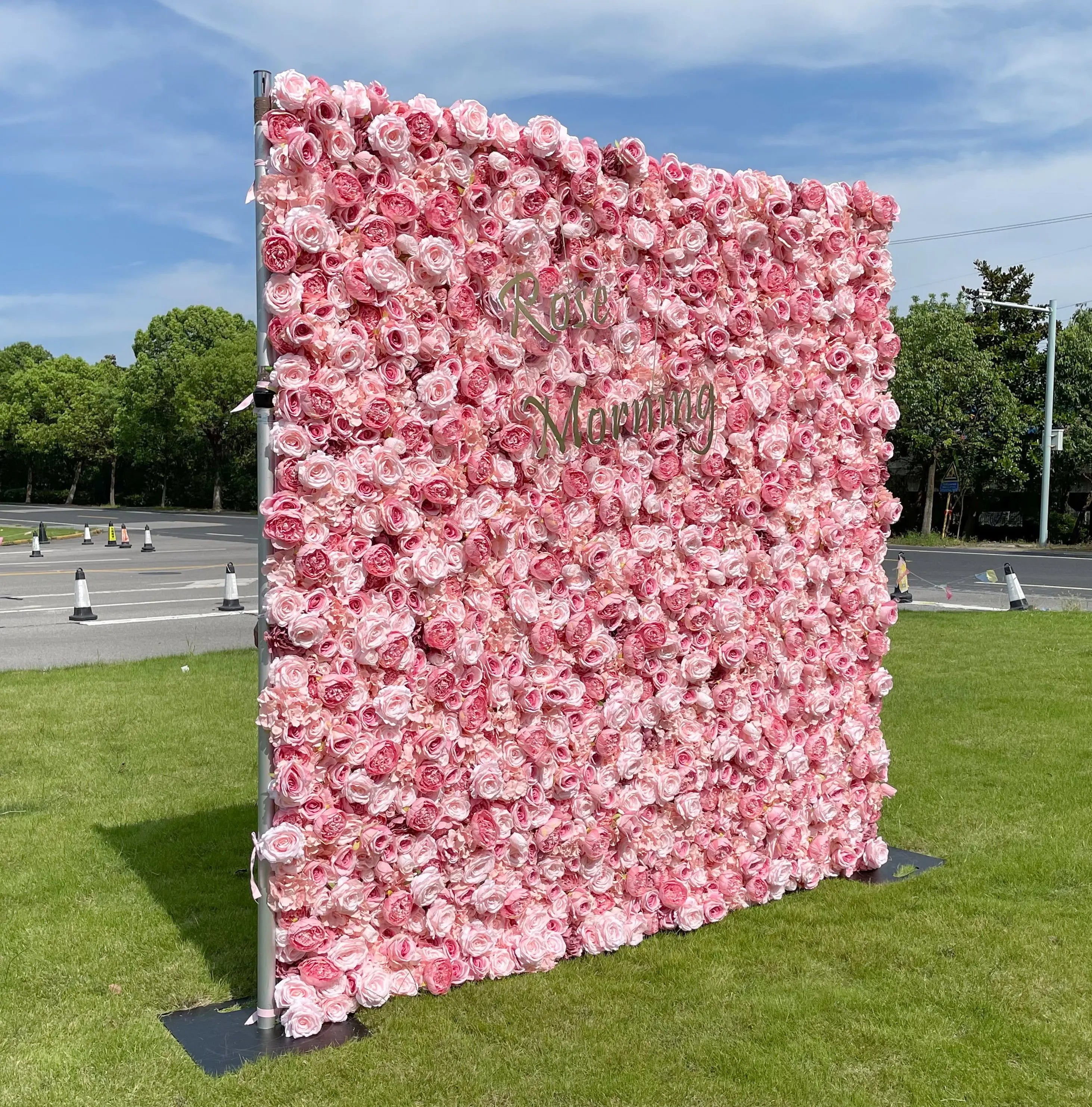 Rina：4D Fabric Artificial rolling up curtain flower wall