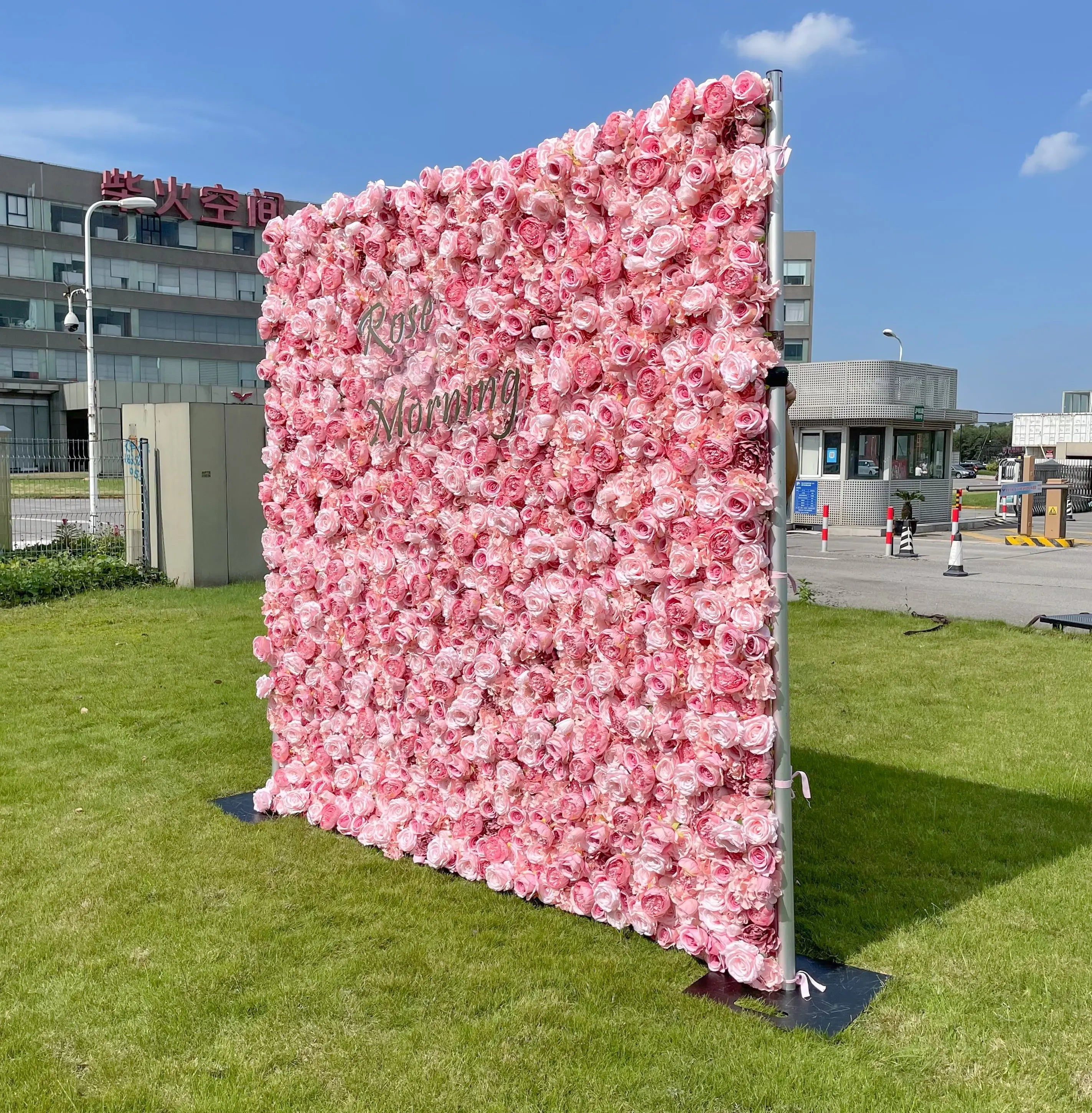 Rina：4D Fabric Artificial rolling up curtain flower wall