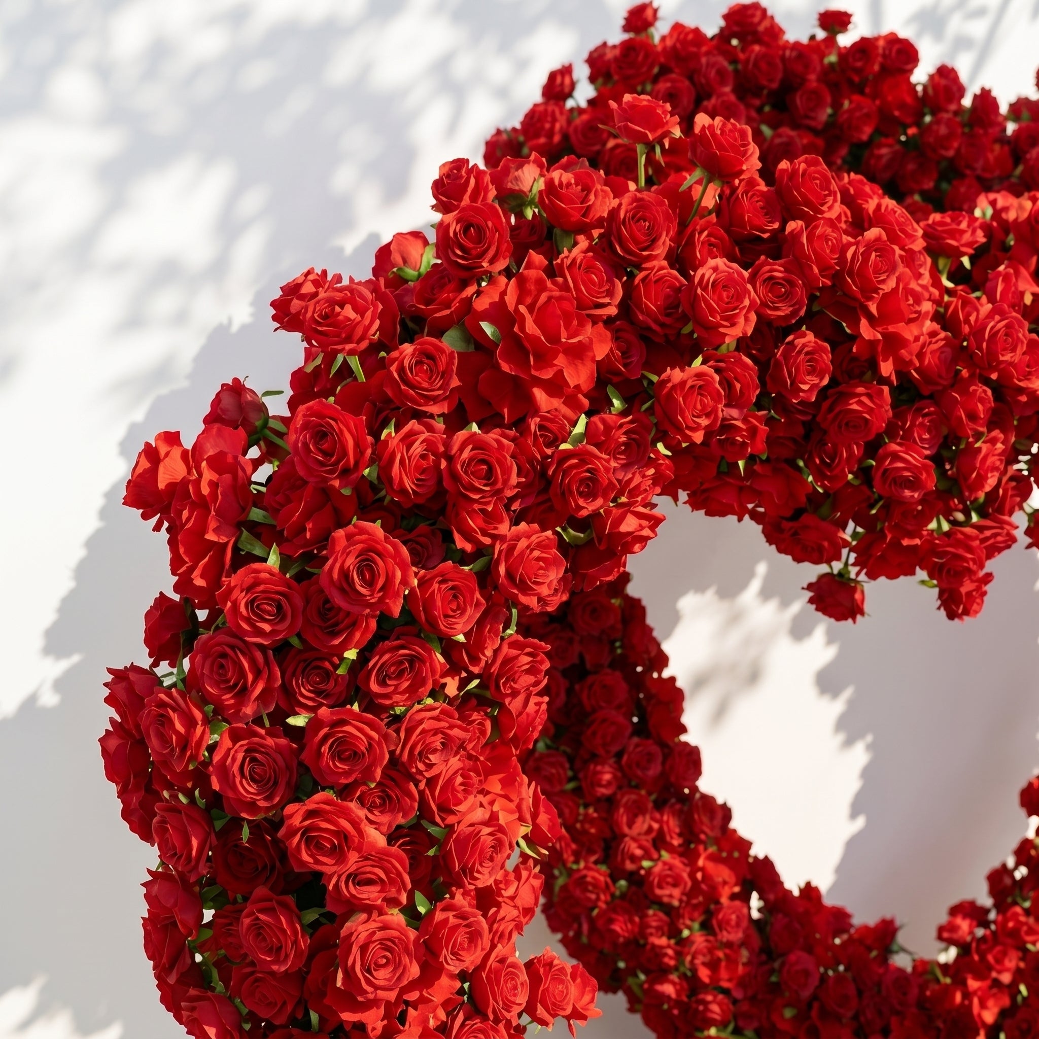Selorae: Double Heart-Shaped Red Silk Rose Flower Arch Floral Arrangement for Minimalist Weddings