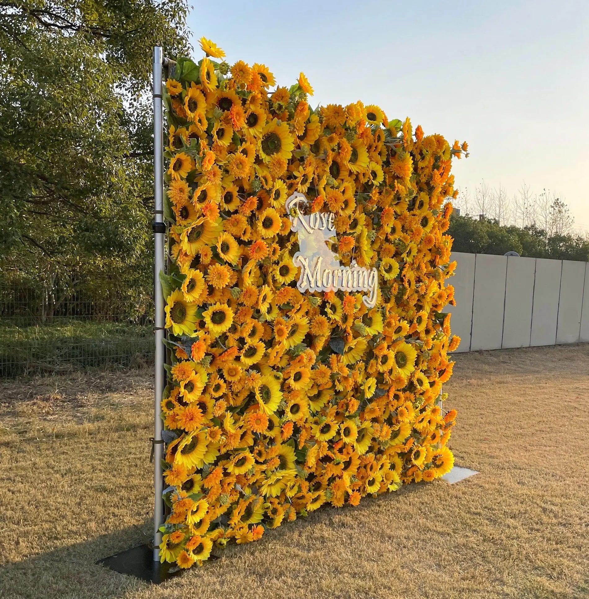 Sunflower：5D Fabric Artificial rolling up curtain flower wall