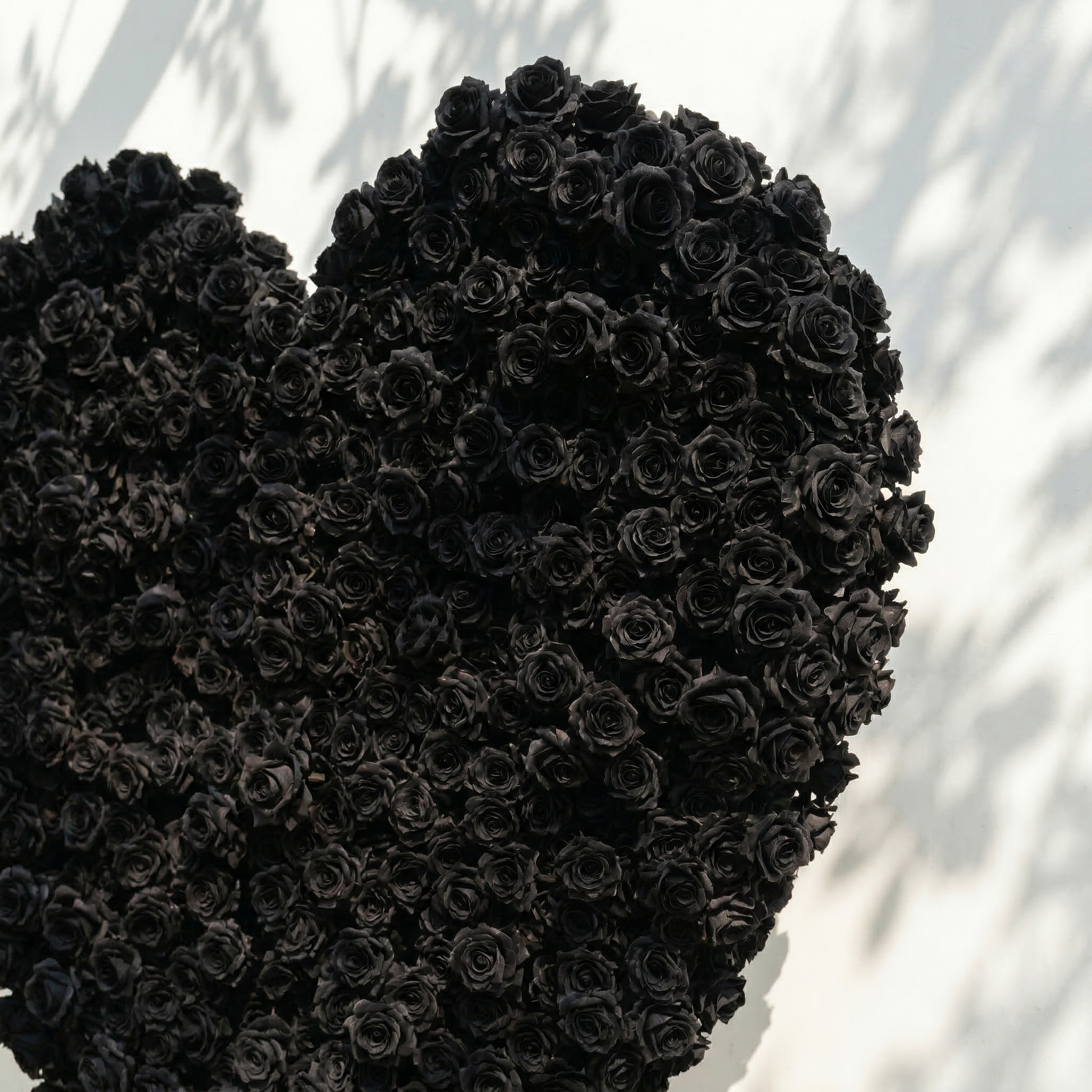 Xelune: 3D Mysterious All-Black Heart-Shaped Artificial Floral Backdrop for Luxury Photo Booth &amp; Events