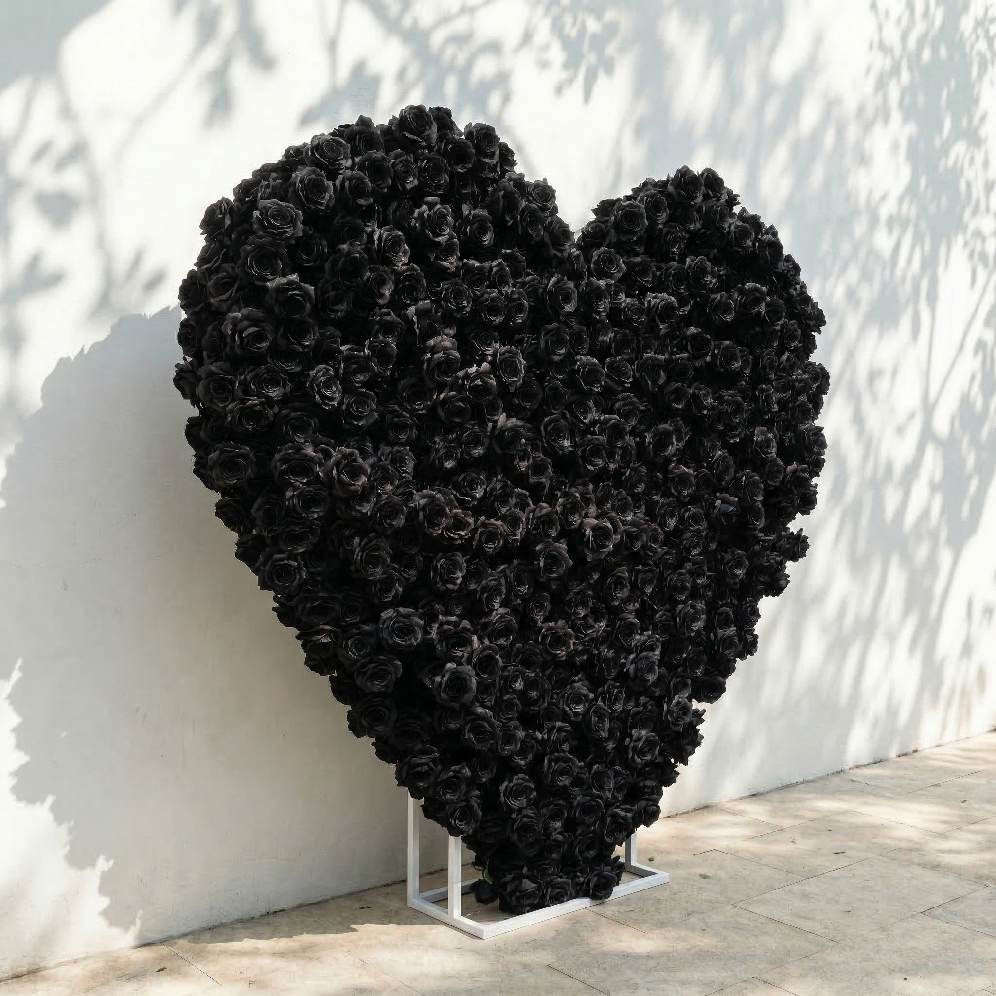 Xelune: 3D Mysterious All-Black Heart-Shaped Artificial Floral Backdrop for Luxury Photo Booth &amp; Events