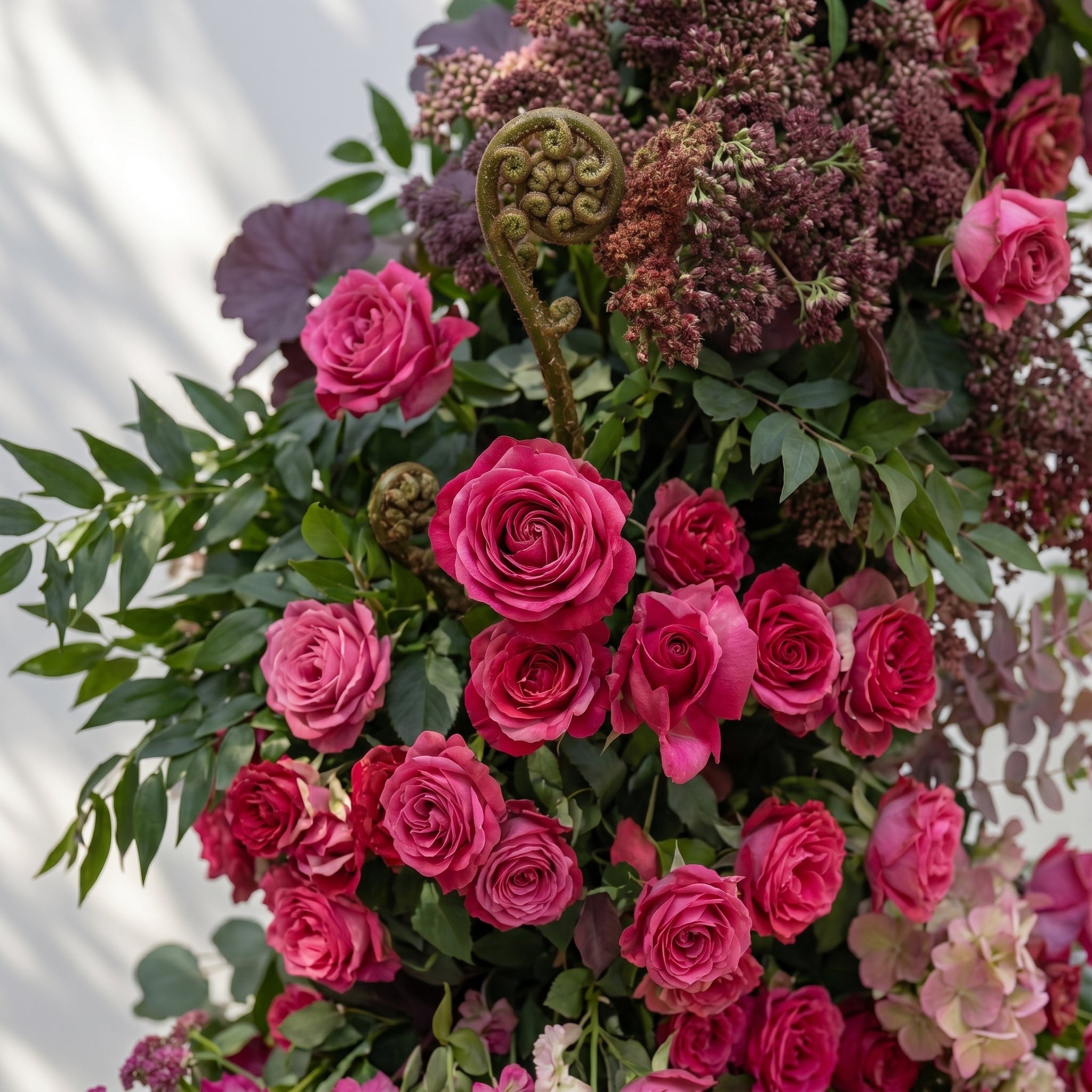 Zarenette Horn Arch: 2026 New Luxury Floral Arch with Red&amp;Pink Roses and Greenery Flower Arch for Weddings&amp;Events Decoration Incuding Frame