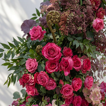 Zarenette Horn Arch: 2026 New Luxury Floral Arch with Red&amp;Pink Roses and Greenery Flower Arch for Weddings&amp;Events Decoration Incuding Frame