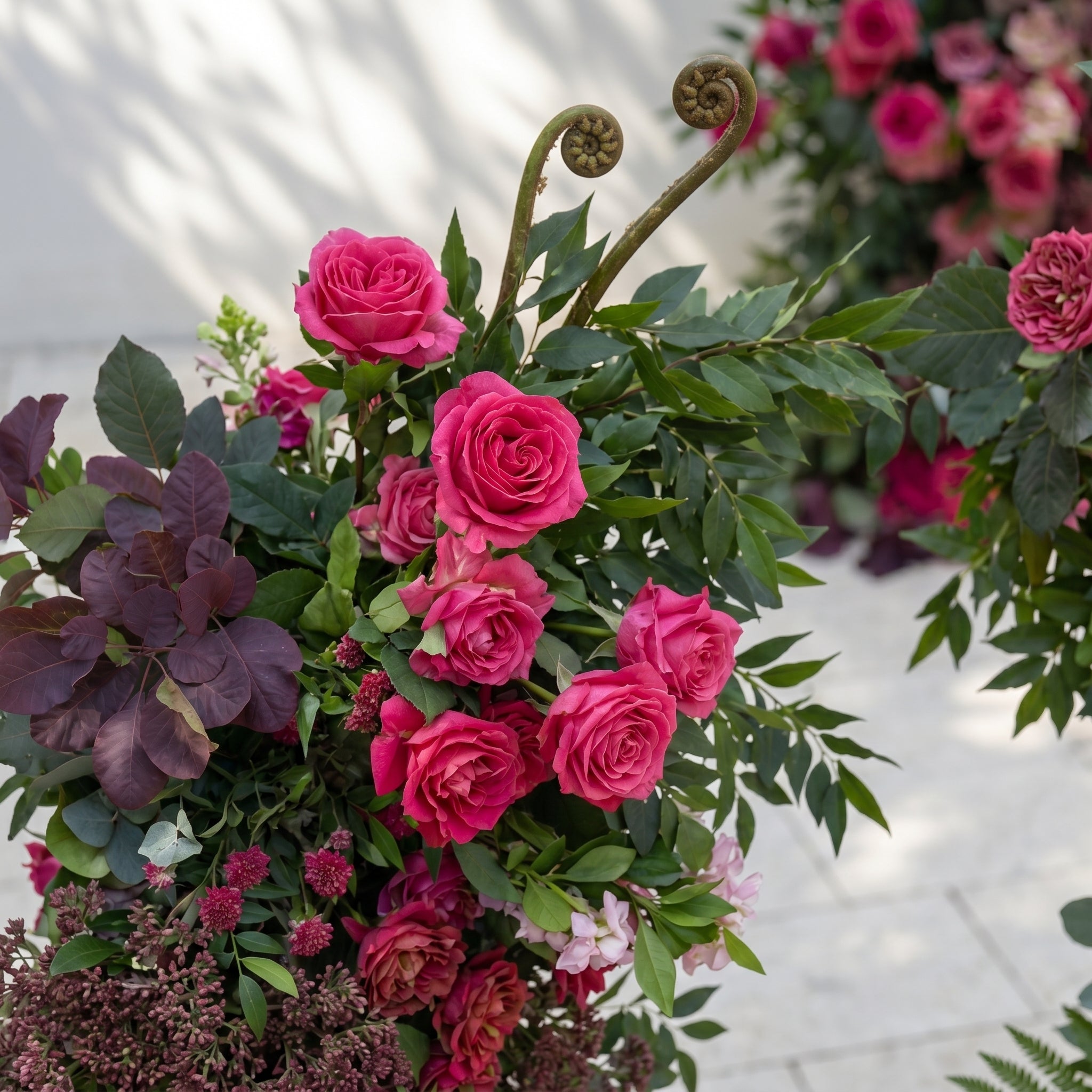 Zarenette Horn Arch: 2026 New Luxury Floral Arch with Red&amp;Pink Roses and Greenery Flower Arch for Weddings&amp;Events Decoration Incuding Frame