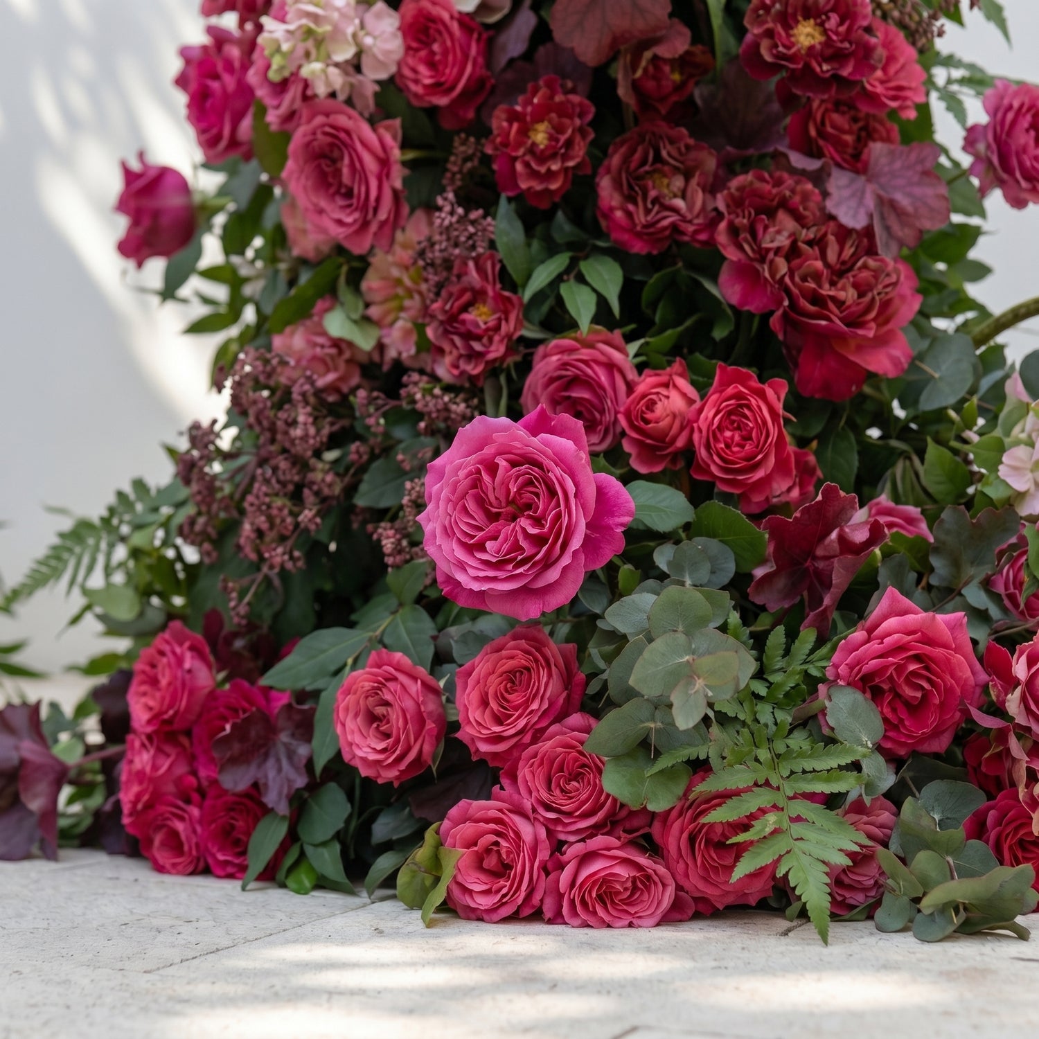 Zarenette Horn Arch: 2026 New Luxury Floral Arch with Red&amp;Pink Roses and Greenery Flower Arch for Weddings&amp;Events Decoration Incuding Frame