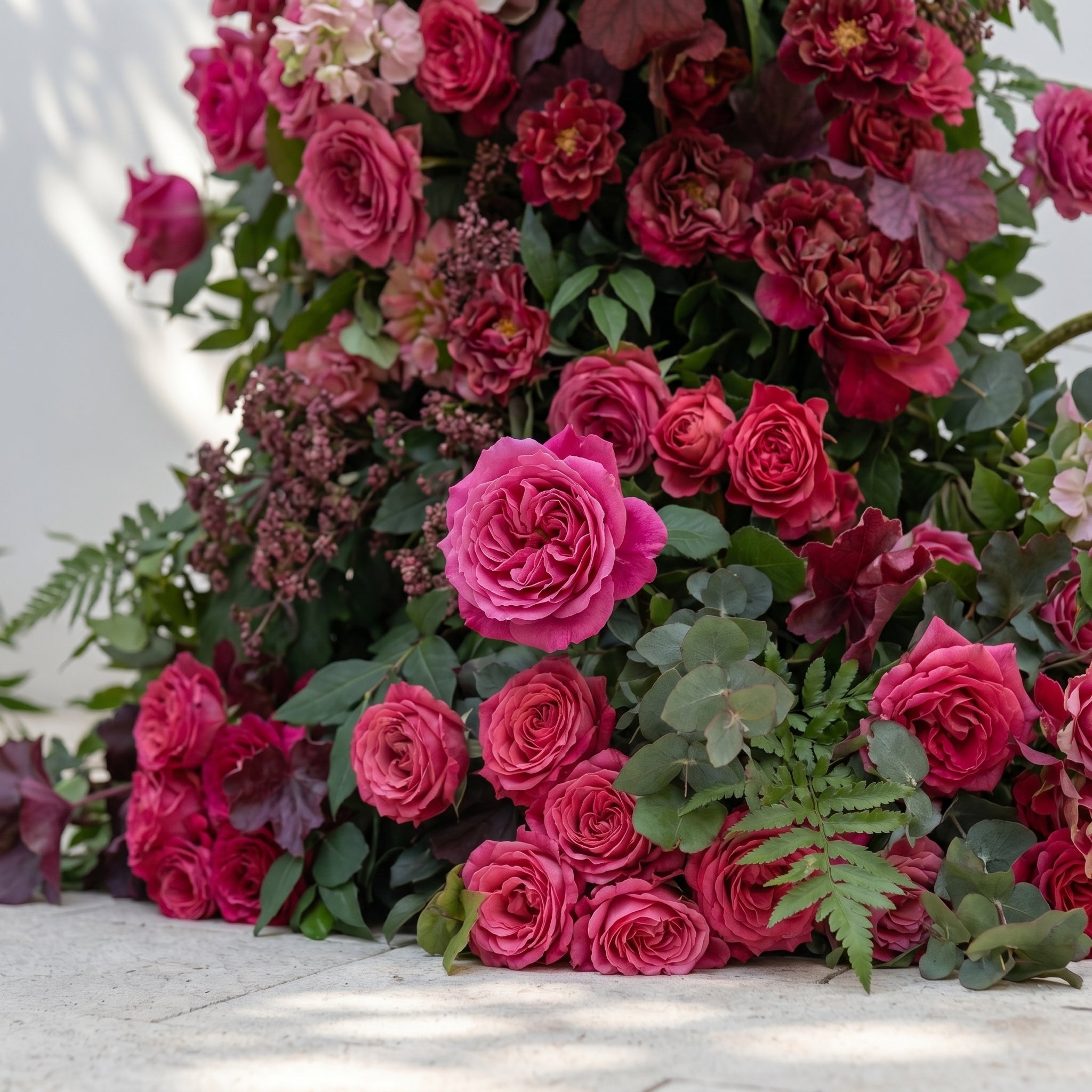 Zarenette Horn Arch: 2026 New Luxury Floral Arch with Red&amp;Pink Roses and Greenery Flower Arch for Weddings&amp;Events Decoration Incuding Frame