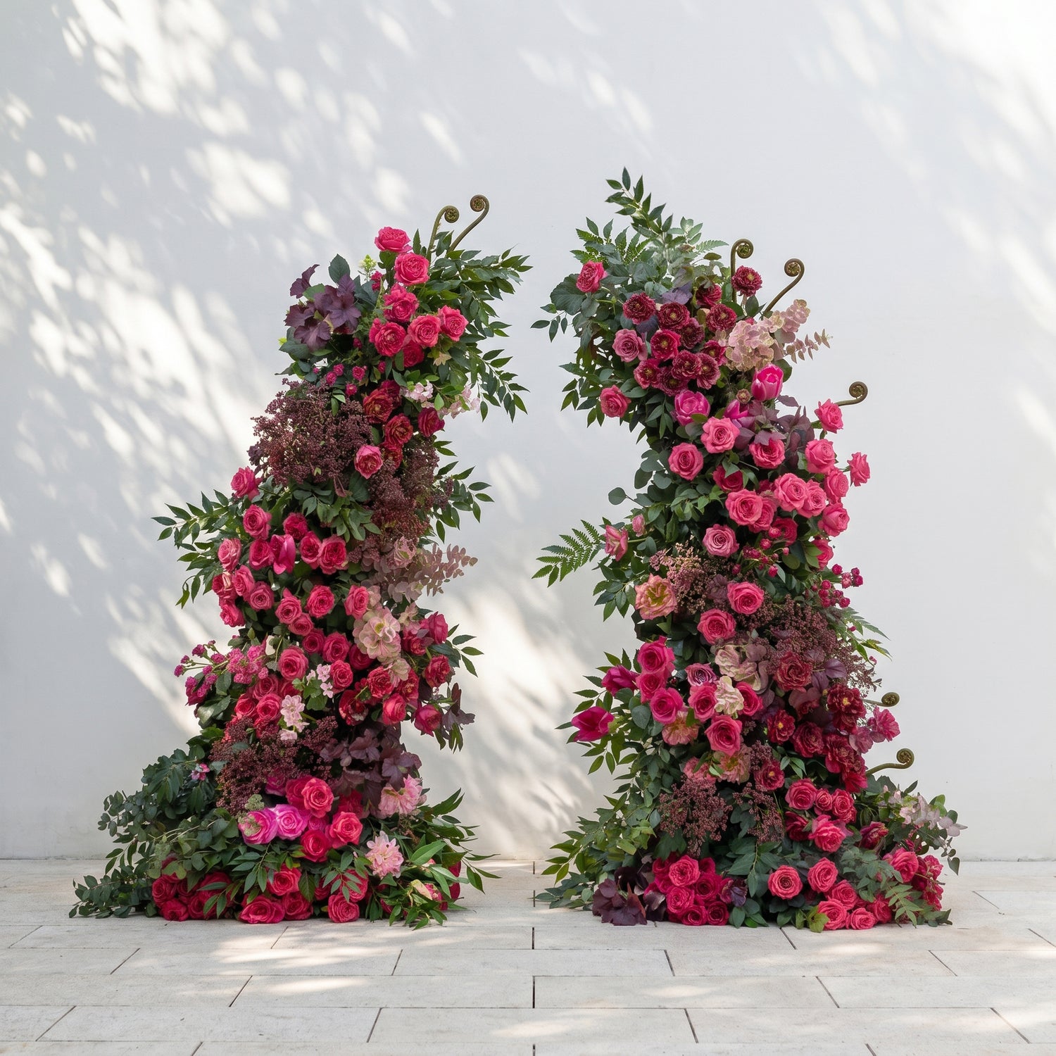 Zarenette Horn Arch: 2026 New Luxury Floral Arch with Red&amp;Pink Roses and Greenery Flower Arch for Weddings&amp;Events Decoration Incuding Frame