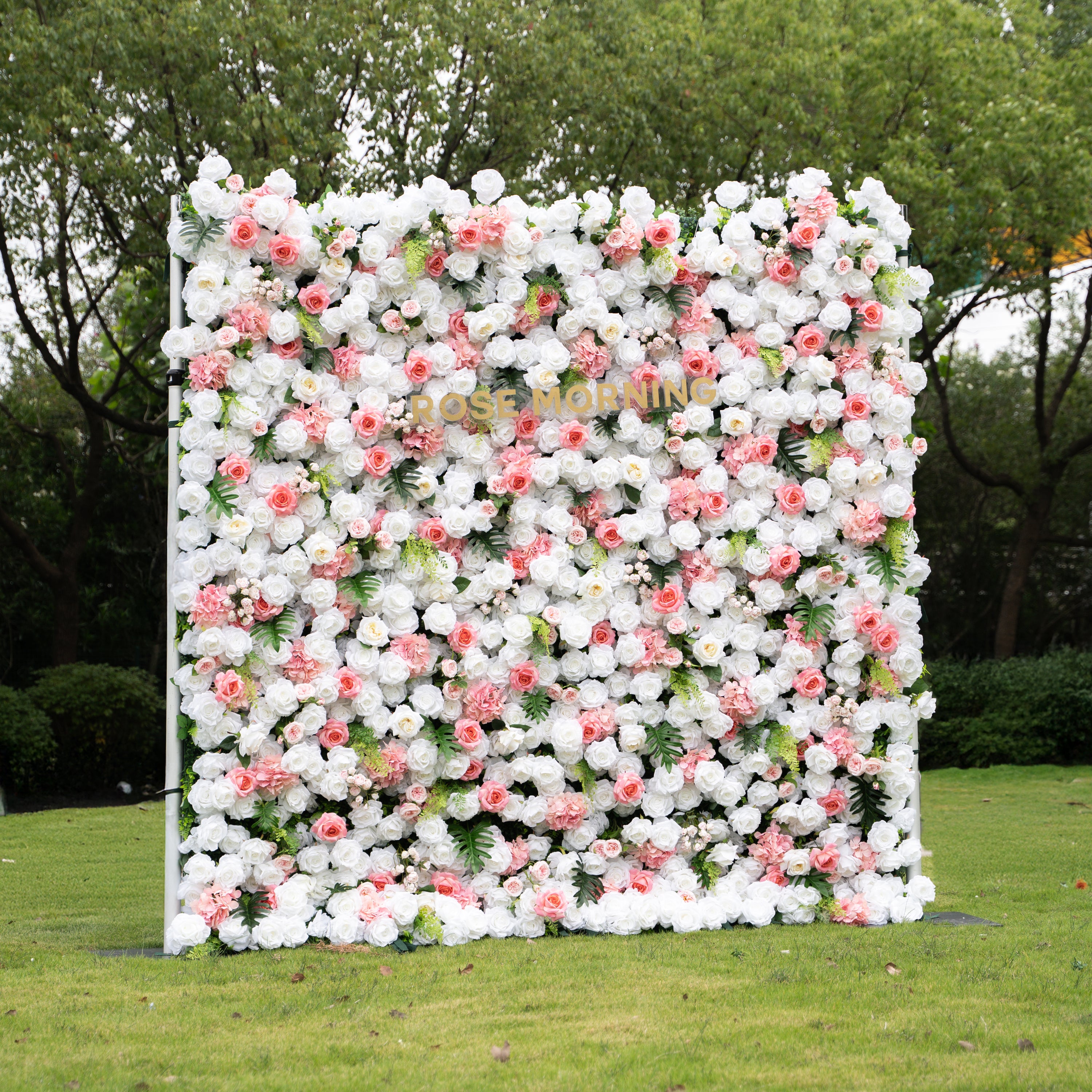 Alissa：5D Fabric Artificial rolling up curtain flower wall