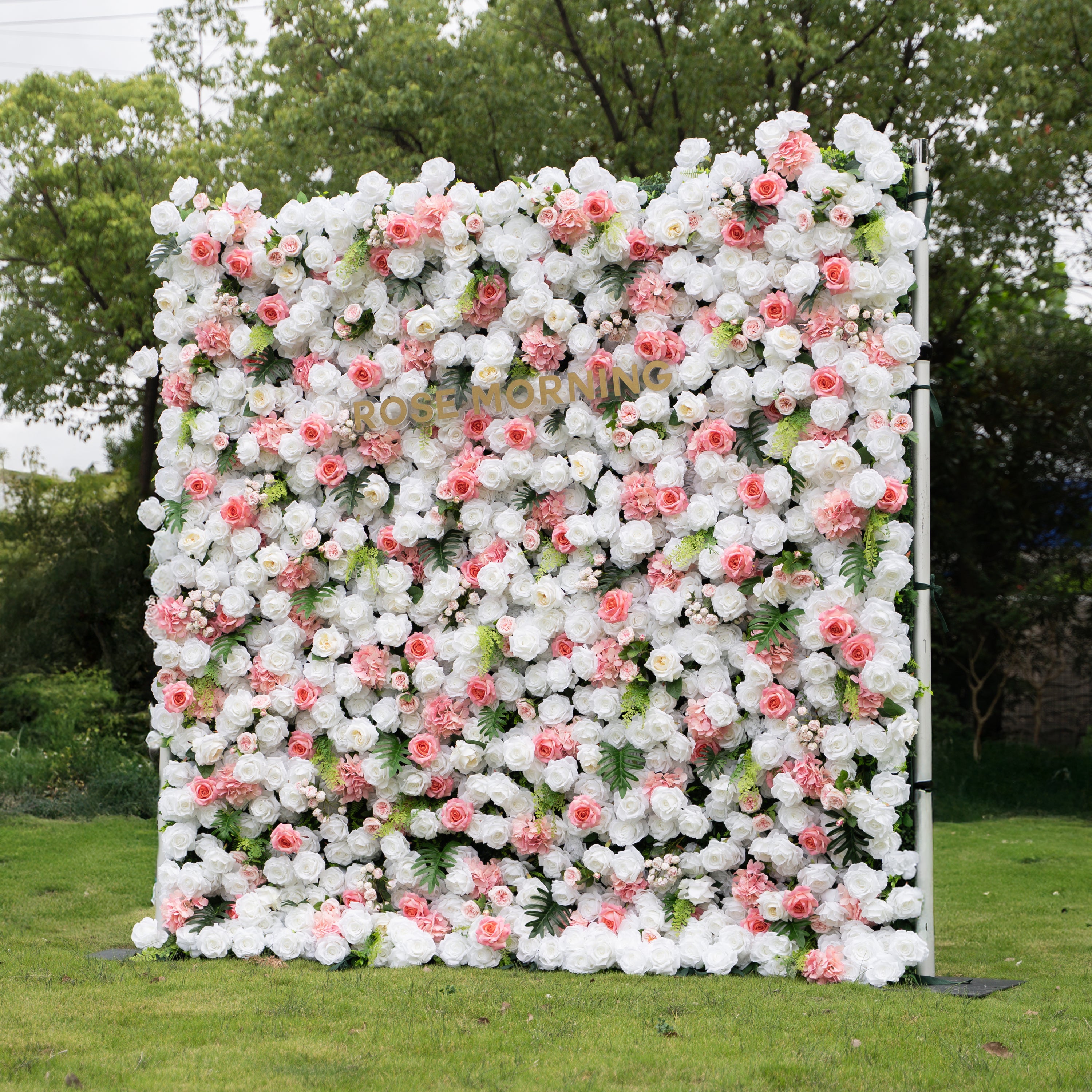 Alissa：5D Fabric Artificial rolling up curtain flower wall