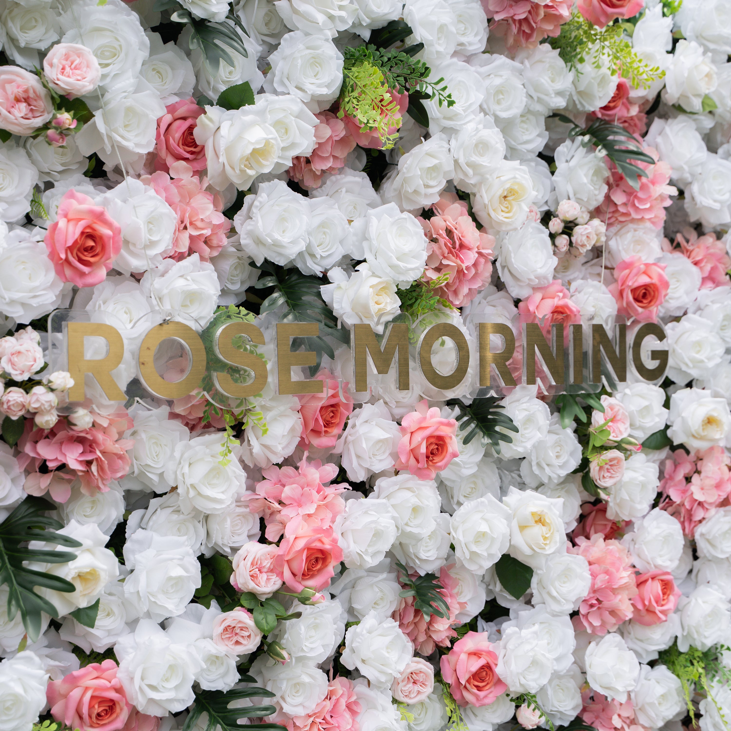 Alissa：5D Fabric Artificial rolling up curtain flower wall