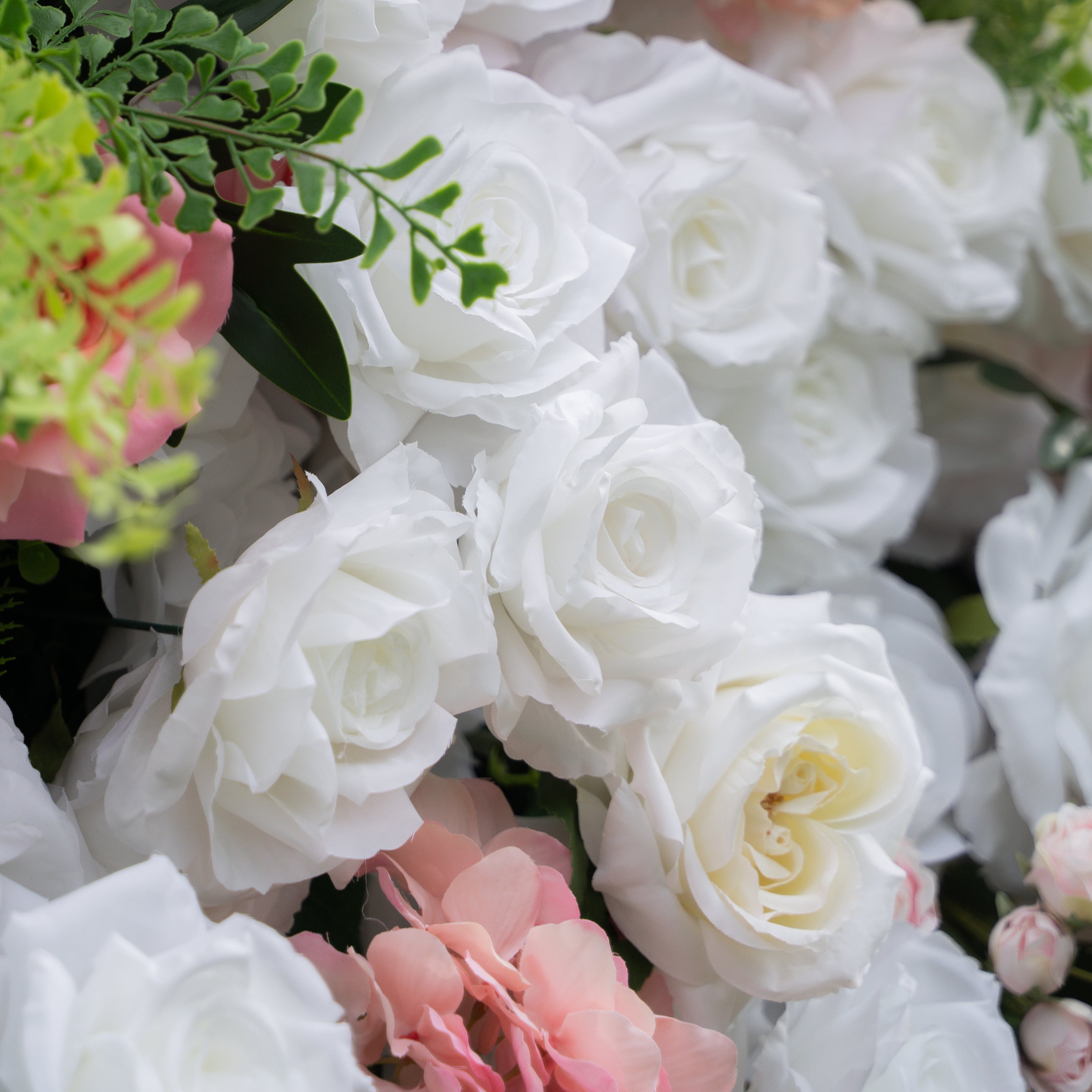 Alissa：5D Fabric Artificial rolling up curtain flower wall
