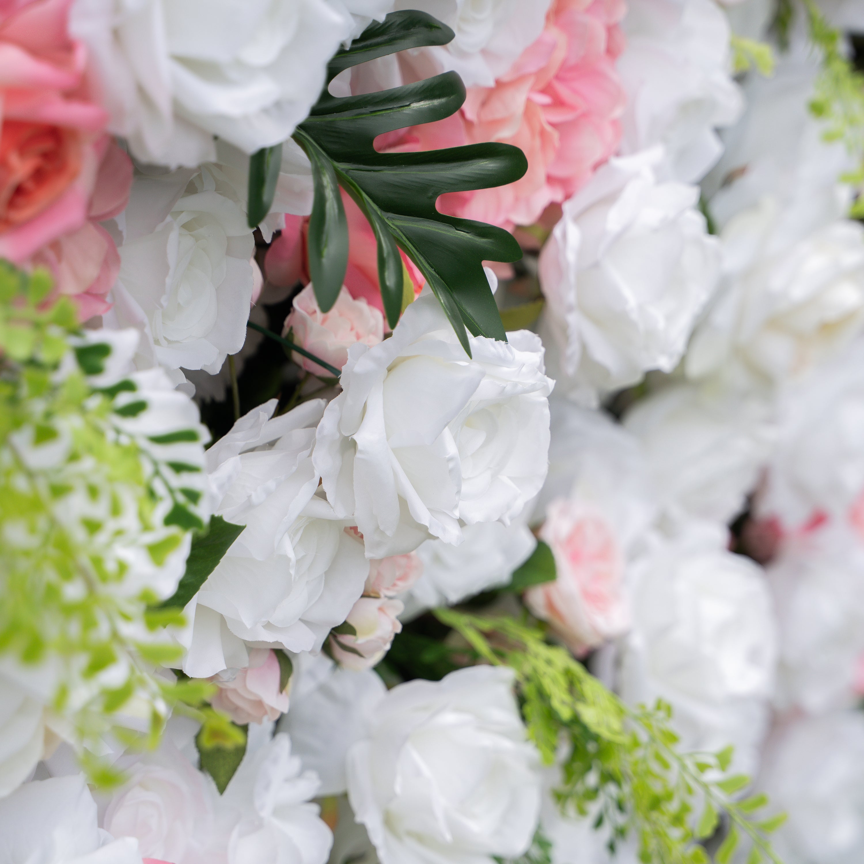 Alissa：5D Fabric Artificial rolling up curtain flower wall