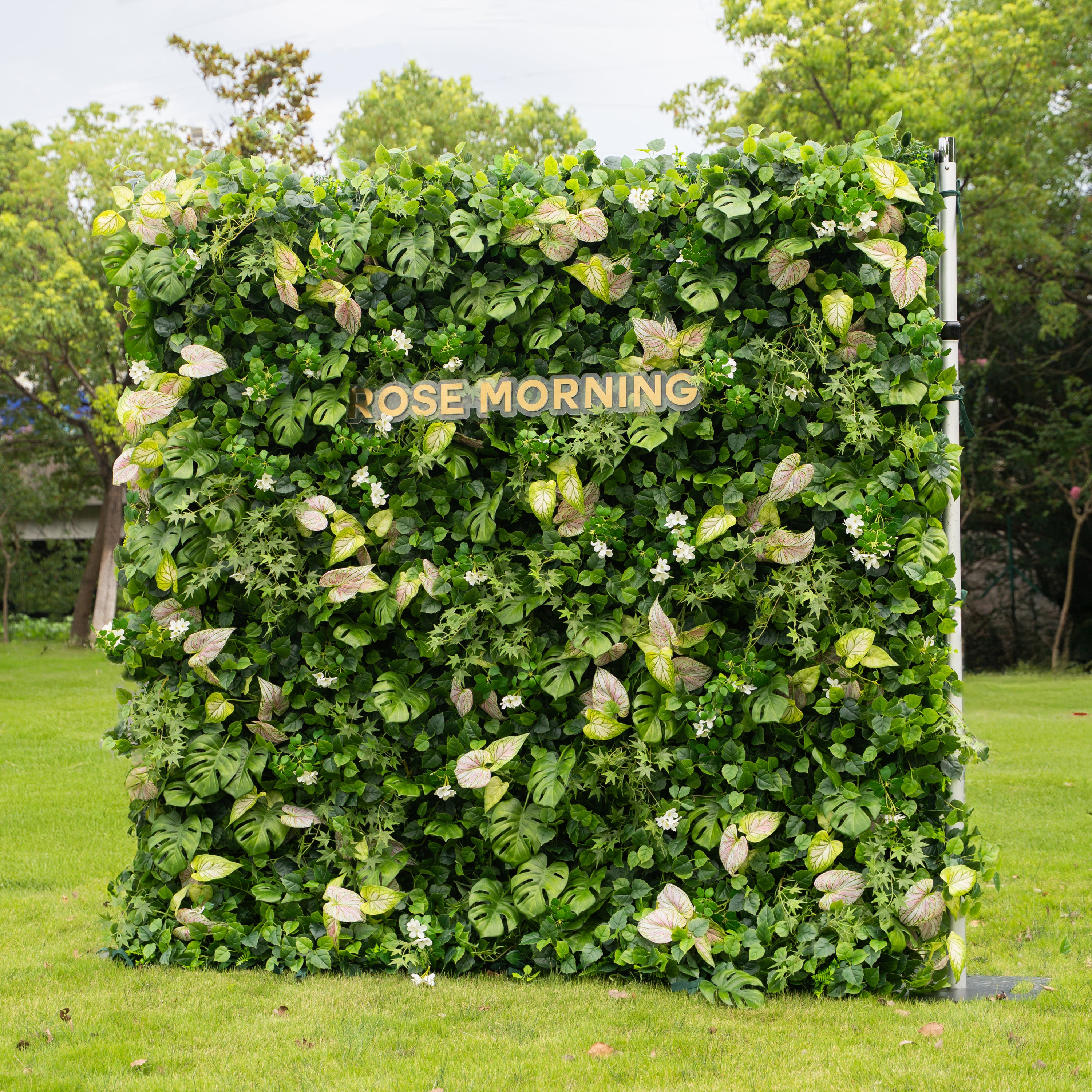 Aura：4D Fabric Artificial rolling up curtain flower wall